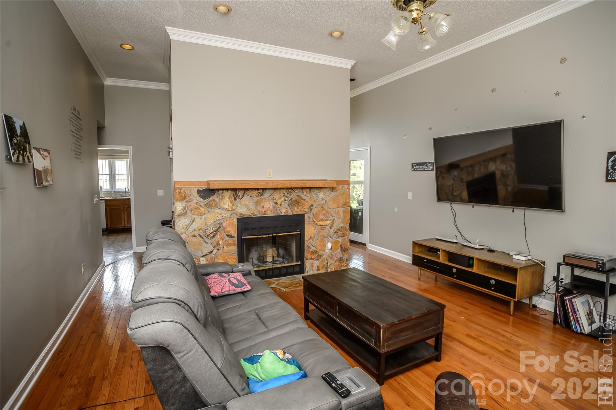 5146 Olde School Drive — Hickory
