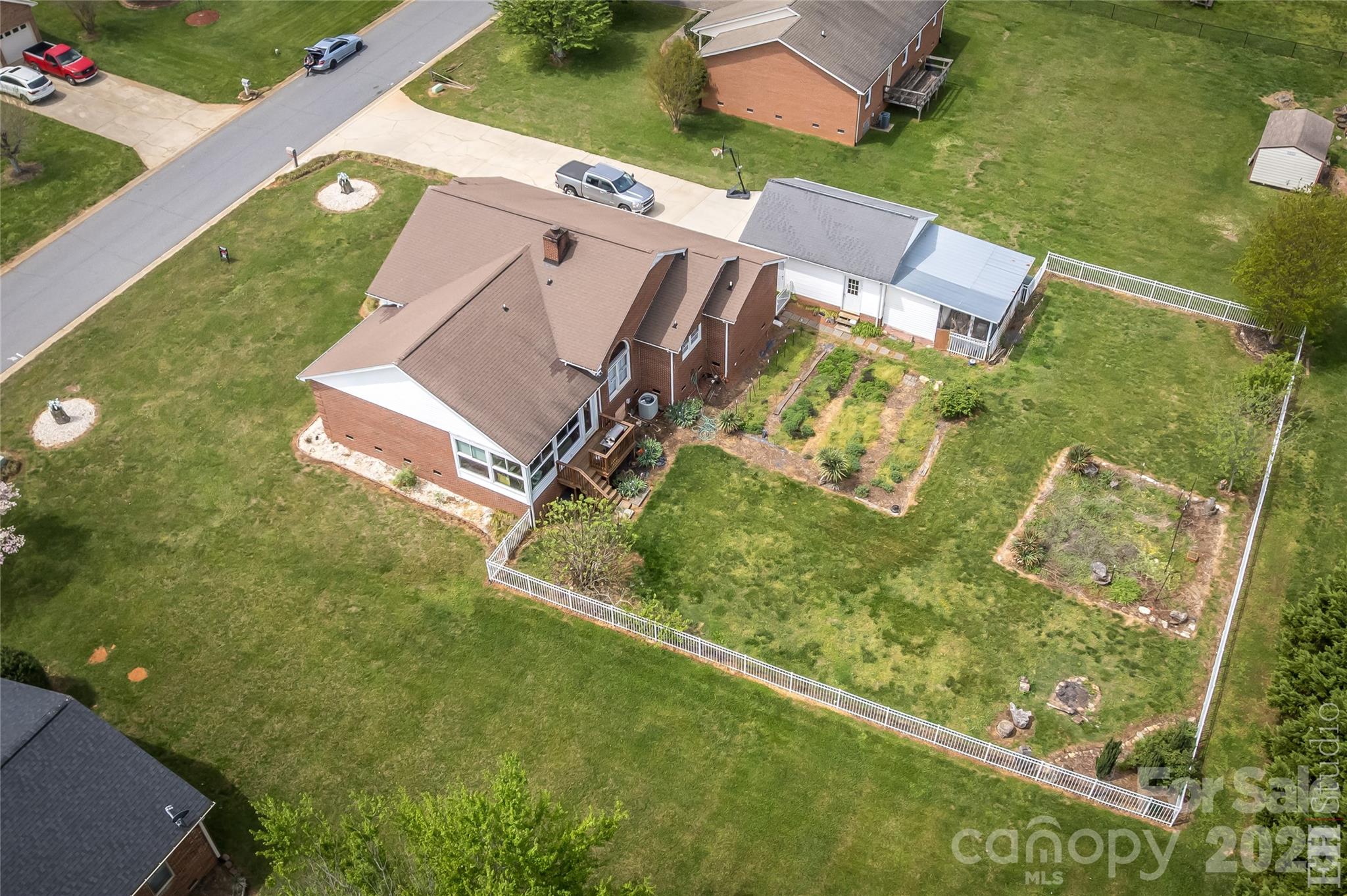 5146 Olde School Drive — Hickory
