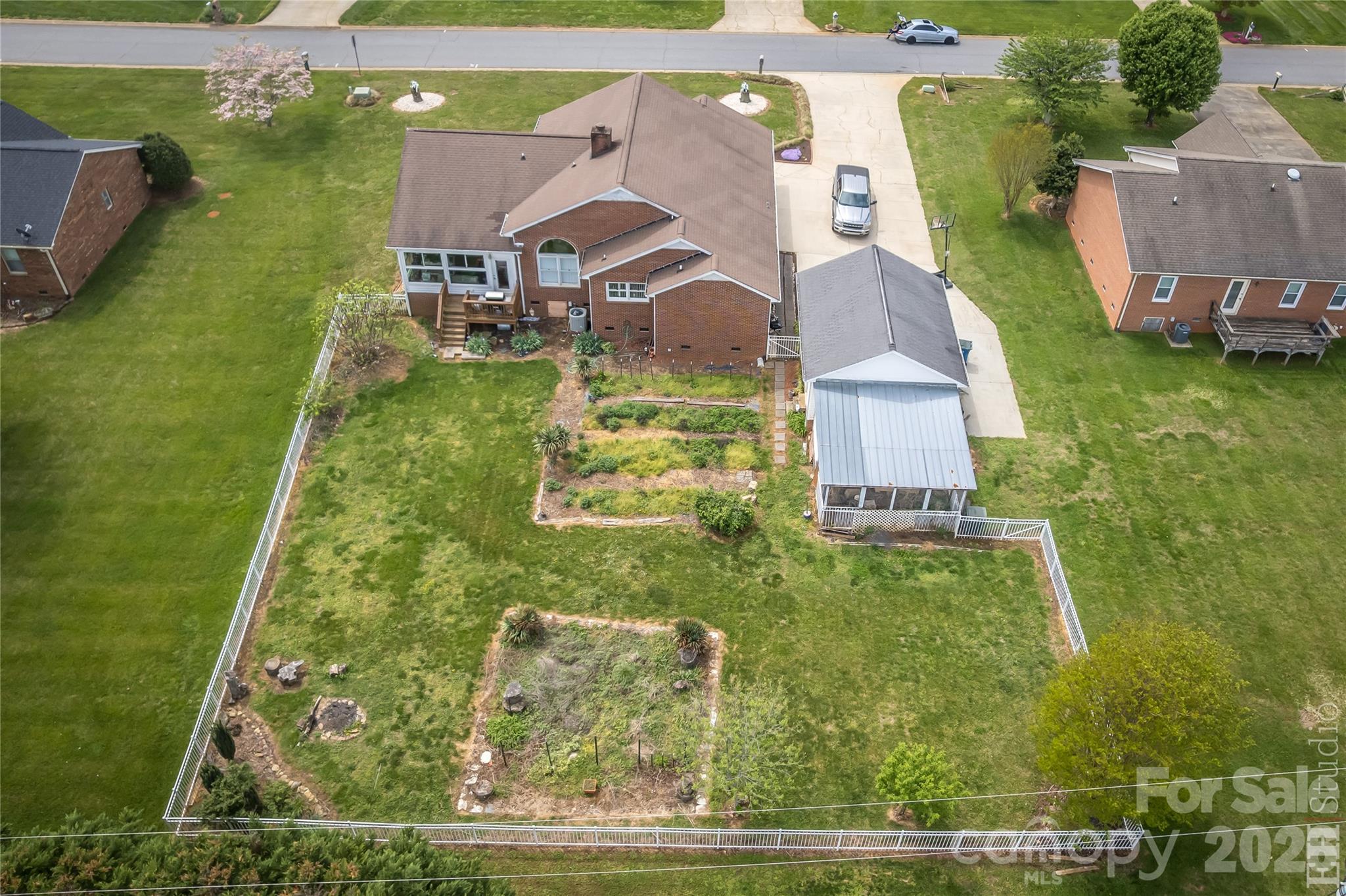5146 Olde School Drive — Hickory