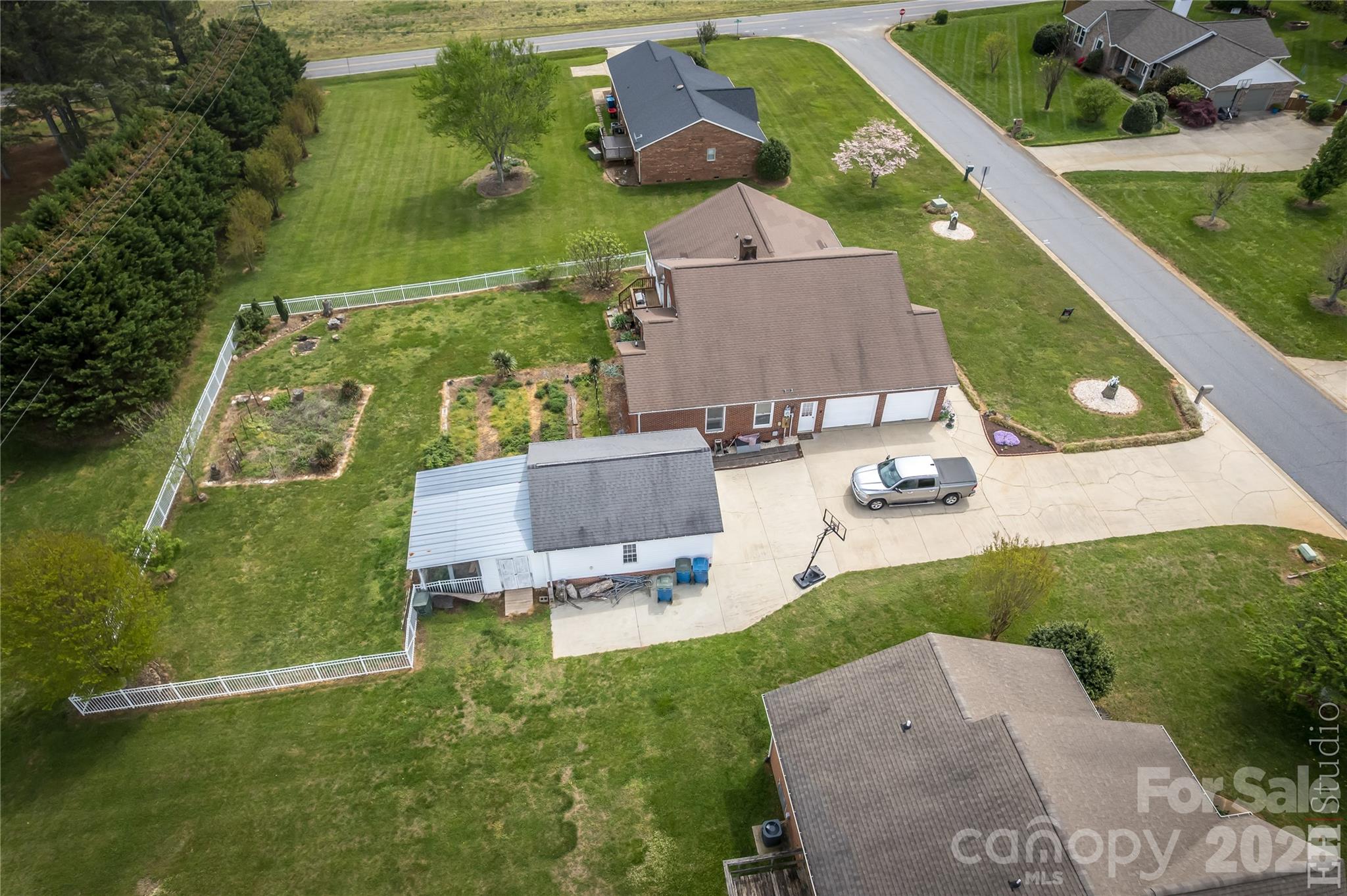 5146 Olde School Drive — Hickory