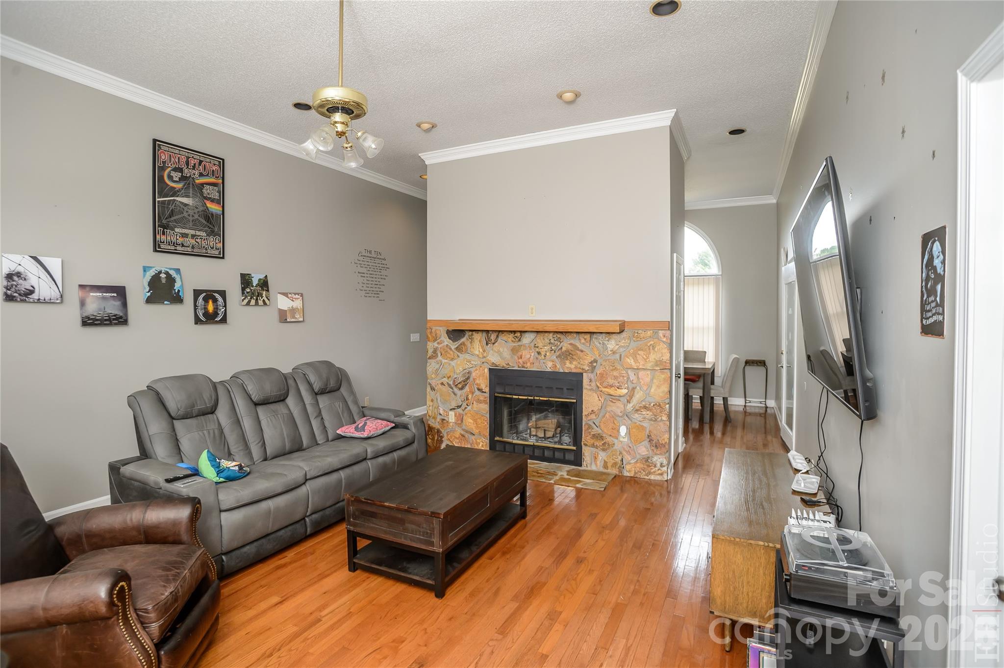 5146 Olde School Drive — Hickory