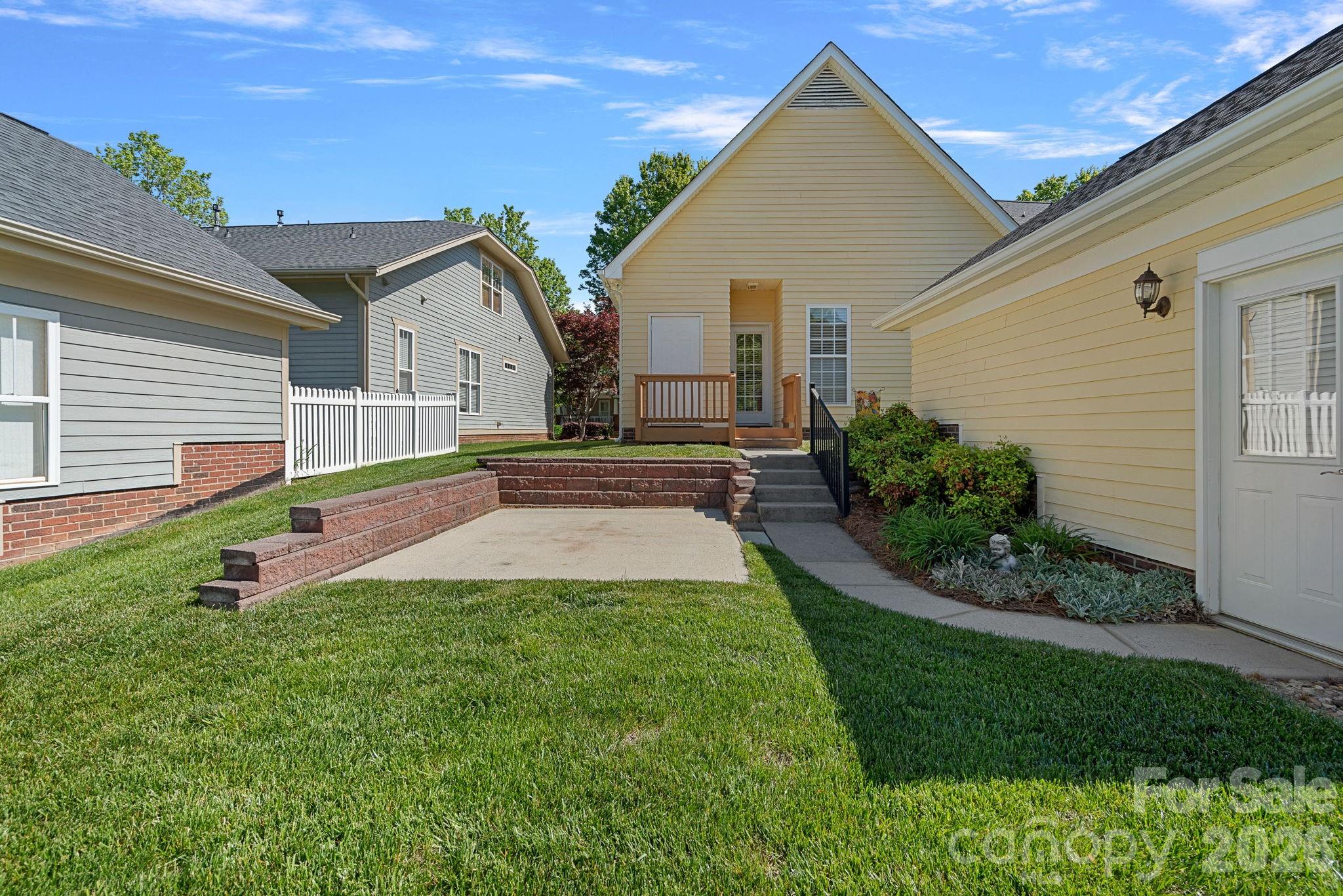 16506 Spruell Street — Huntersville