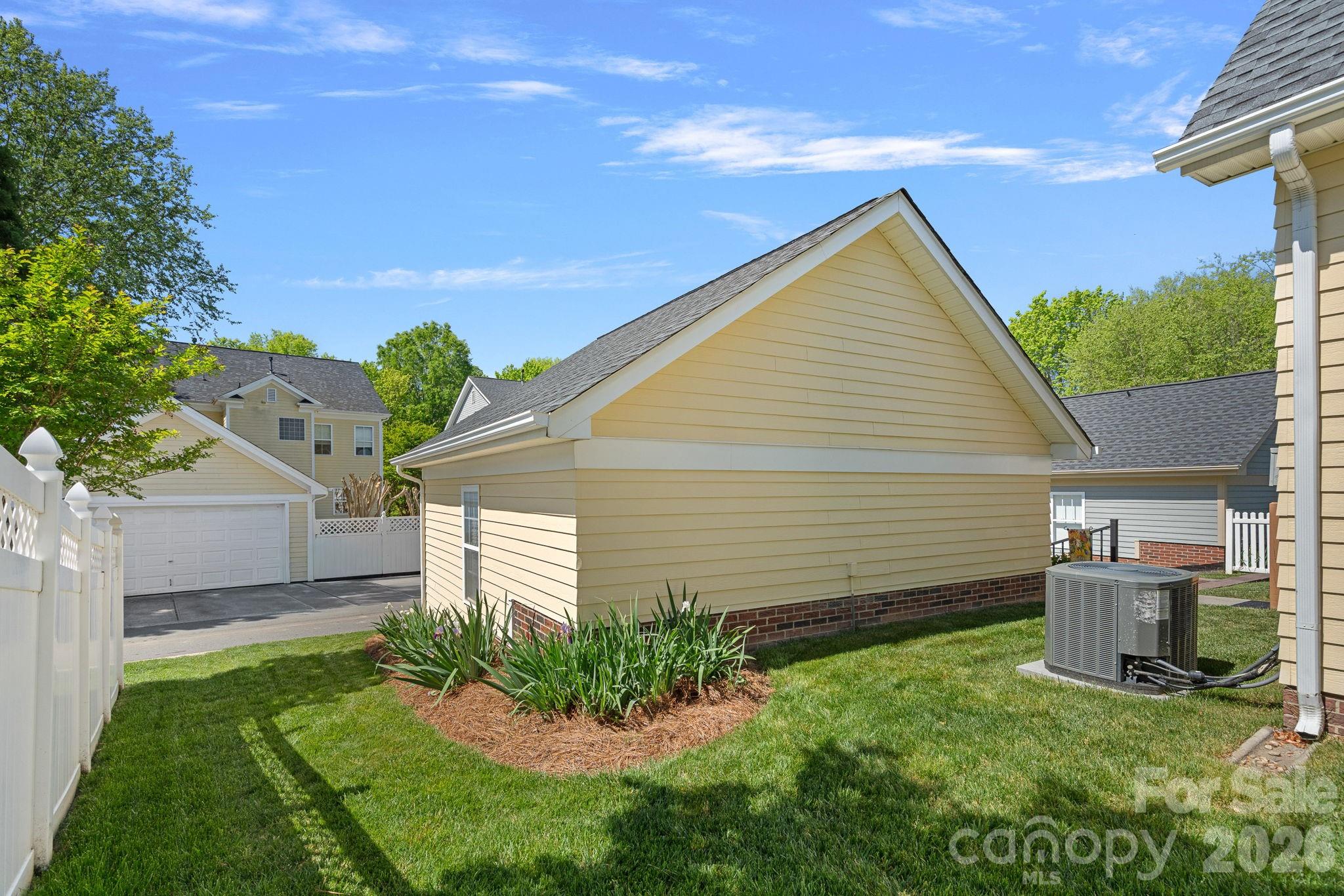 16506 Spruell Street — Huntersville