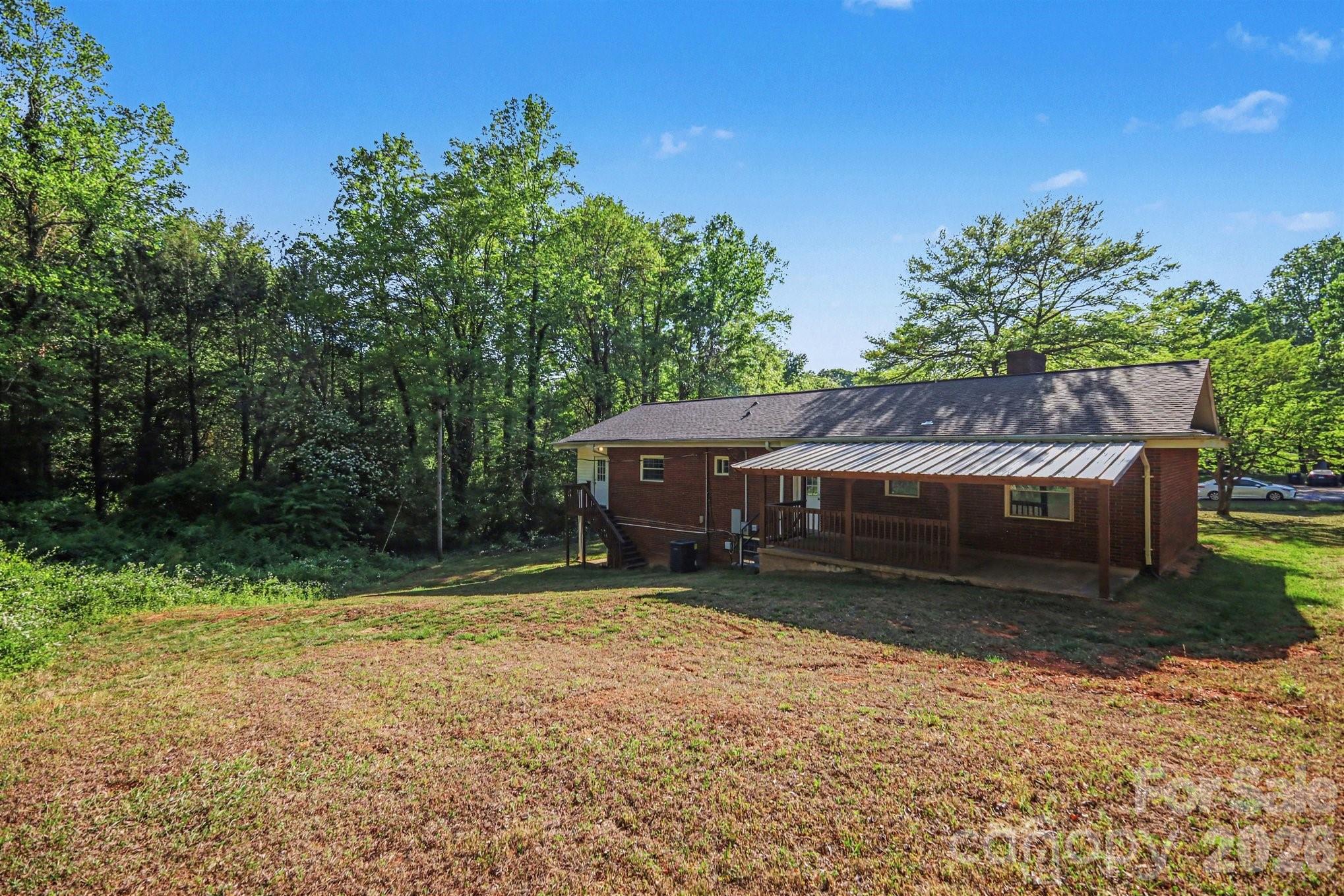 2330 18th Street NE — Hickory
