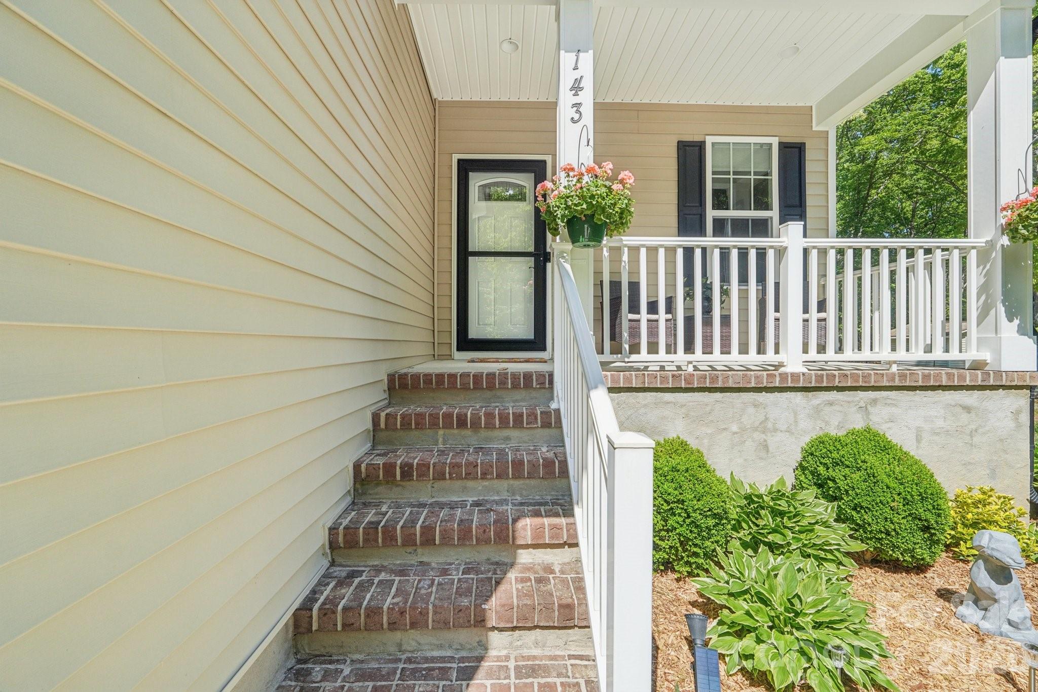 143 Fremont Loop — Mooresville