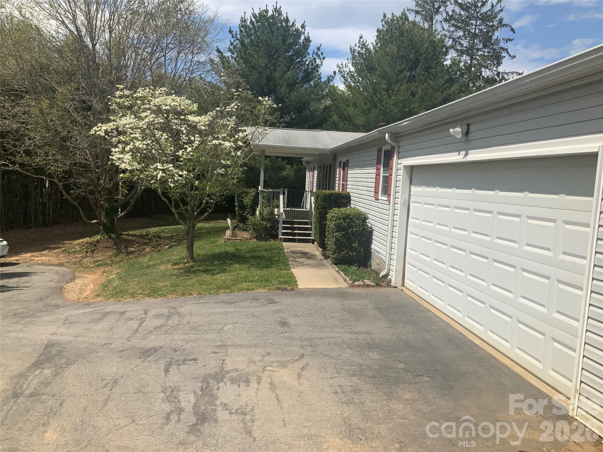 47 Eve Drive — Asheville