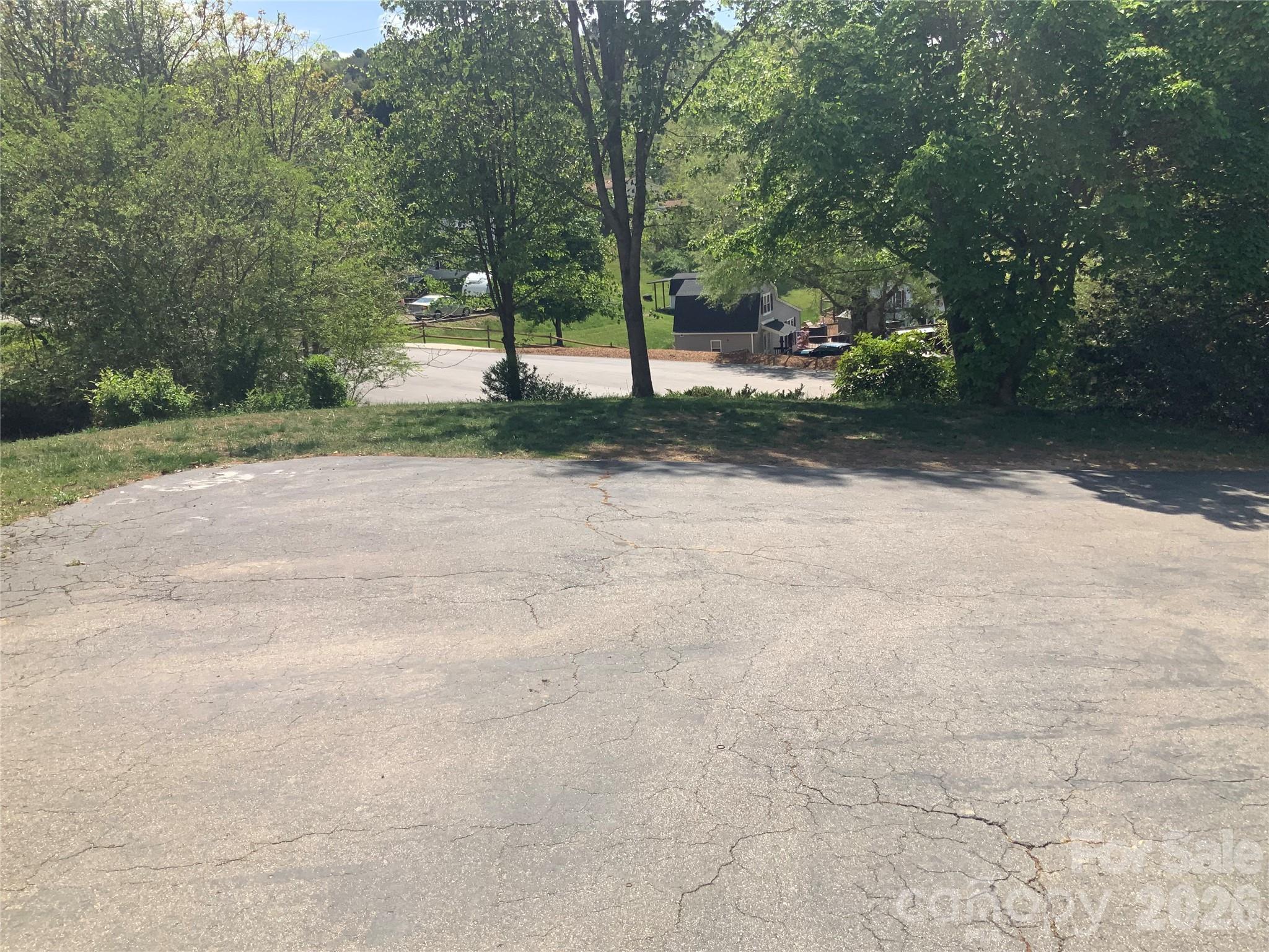 47 Eve Drive — Asheville