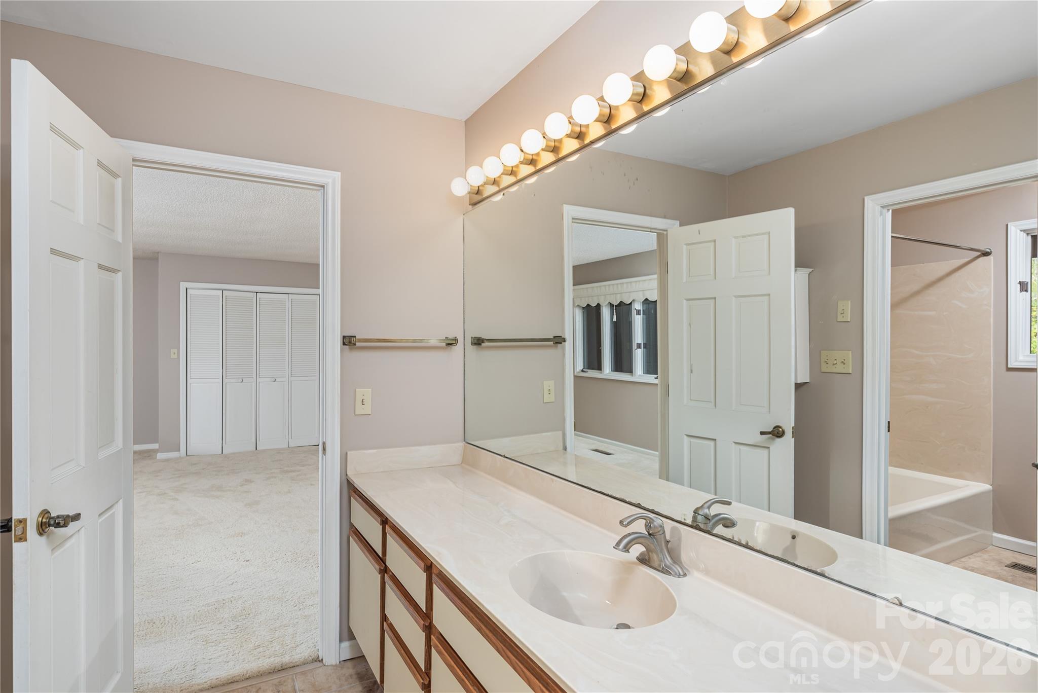 1101 Timber Trail — Asheville