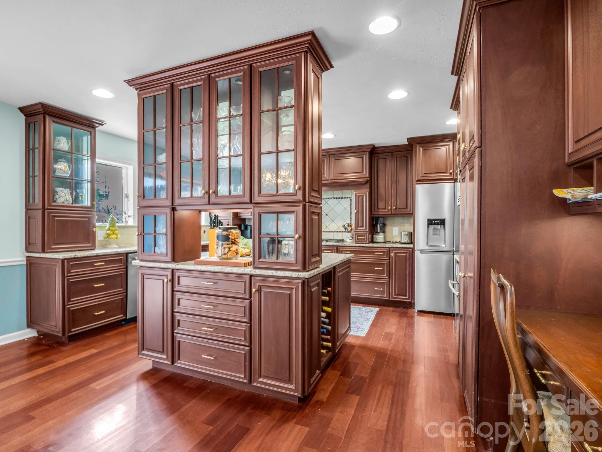 200 Conde Place — Hendersonville