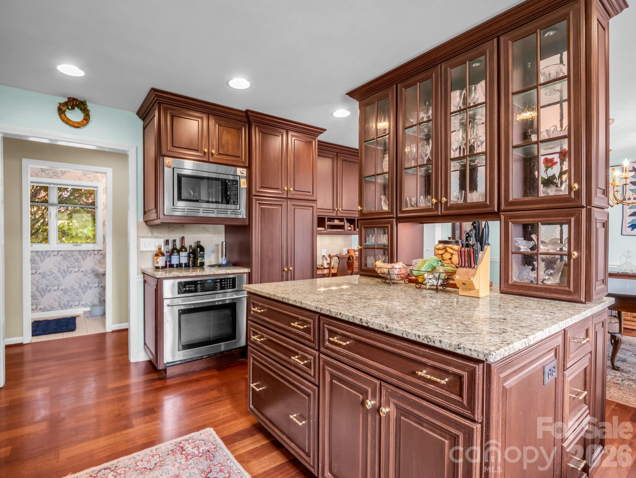 200 Conde Place — Hendersonville