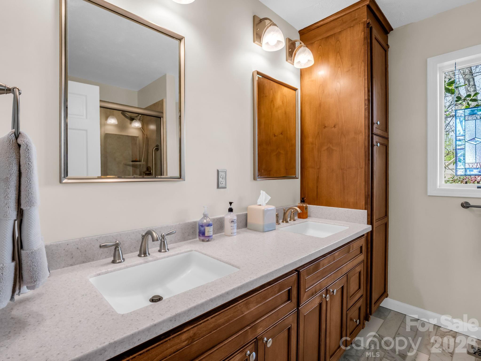 200 Conde Place — Hendersonville