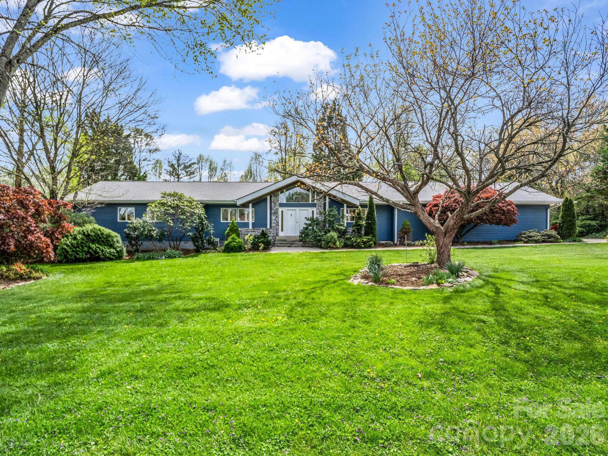 200 Conde Place — Hendersonville