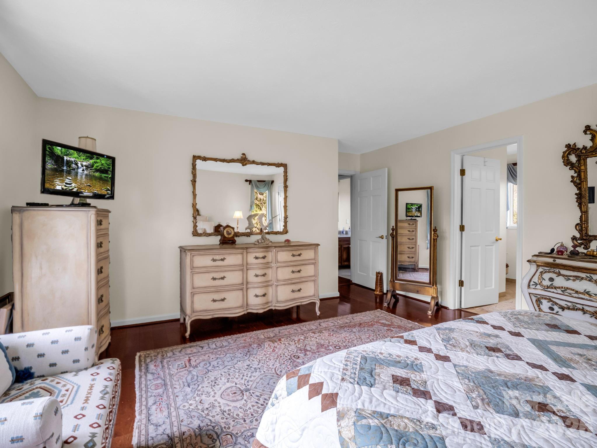 200 Conde Place — Hendersonville