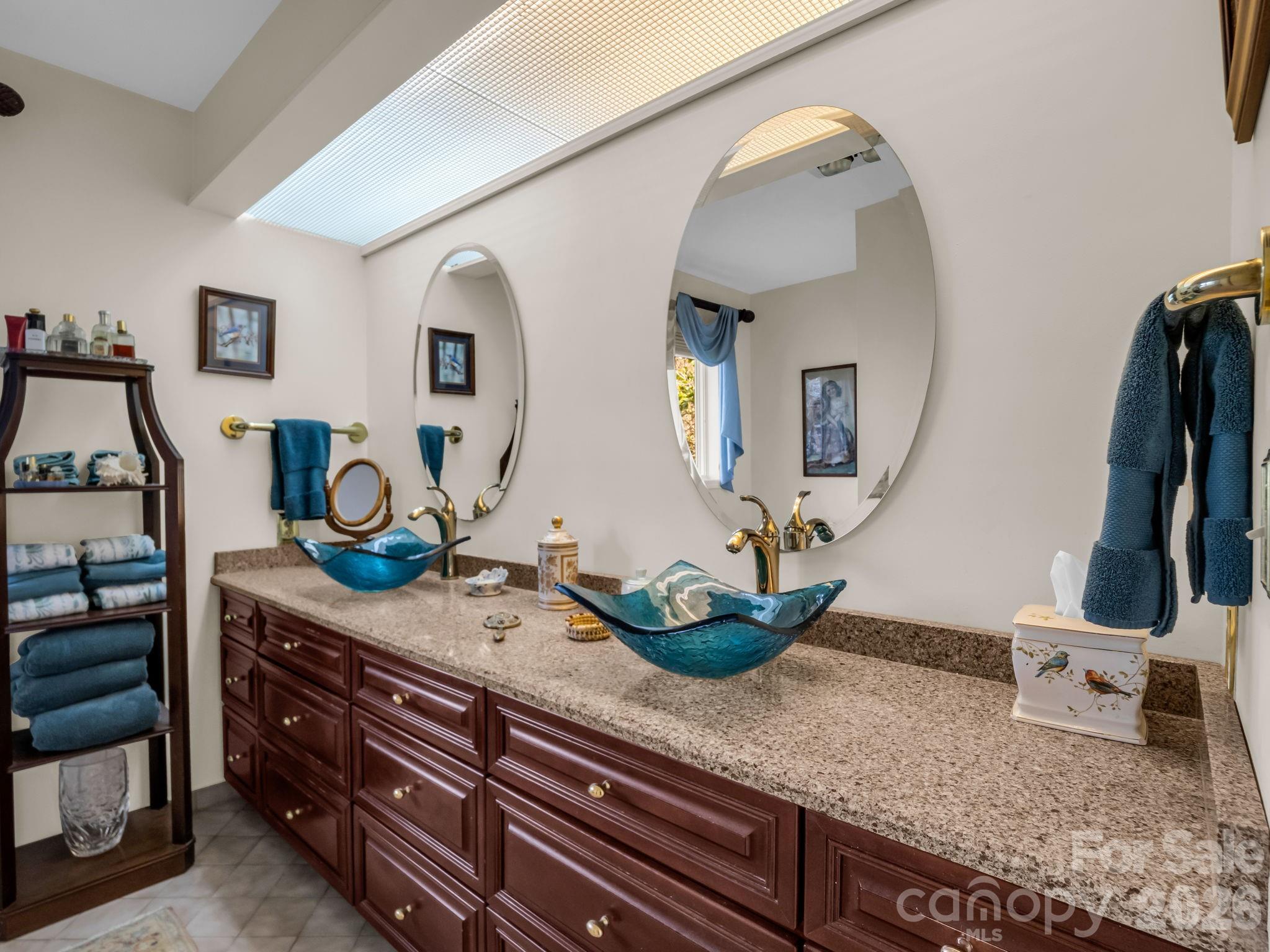 200 Conde Place — Hendersonville