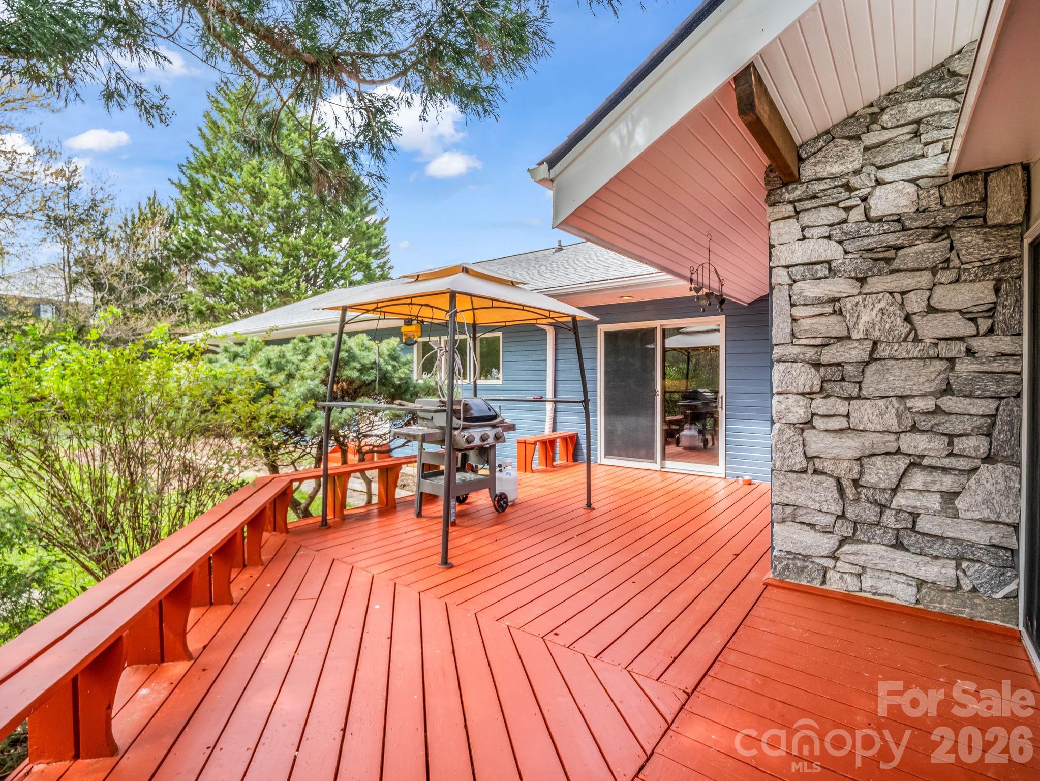 200 Conde Place — Hendersonville