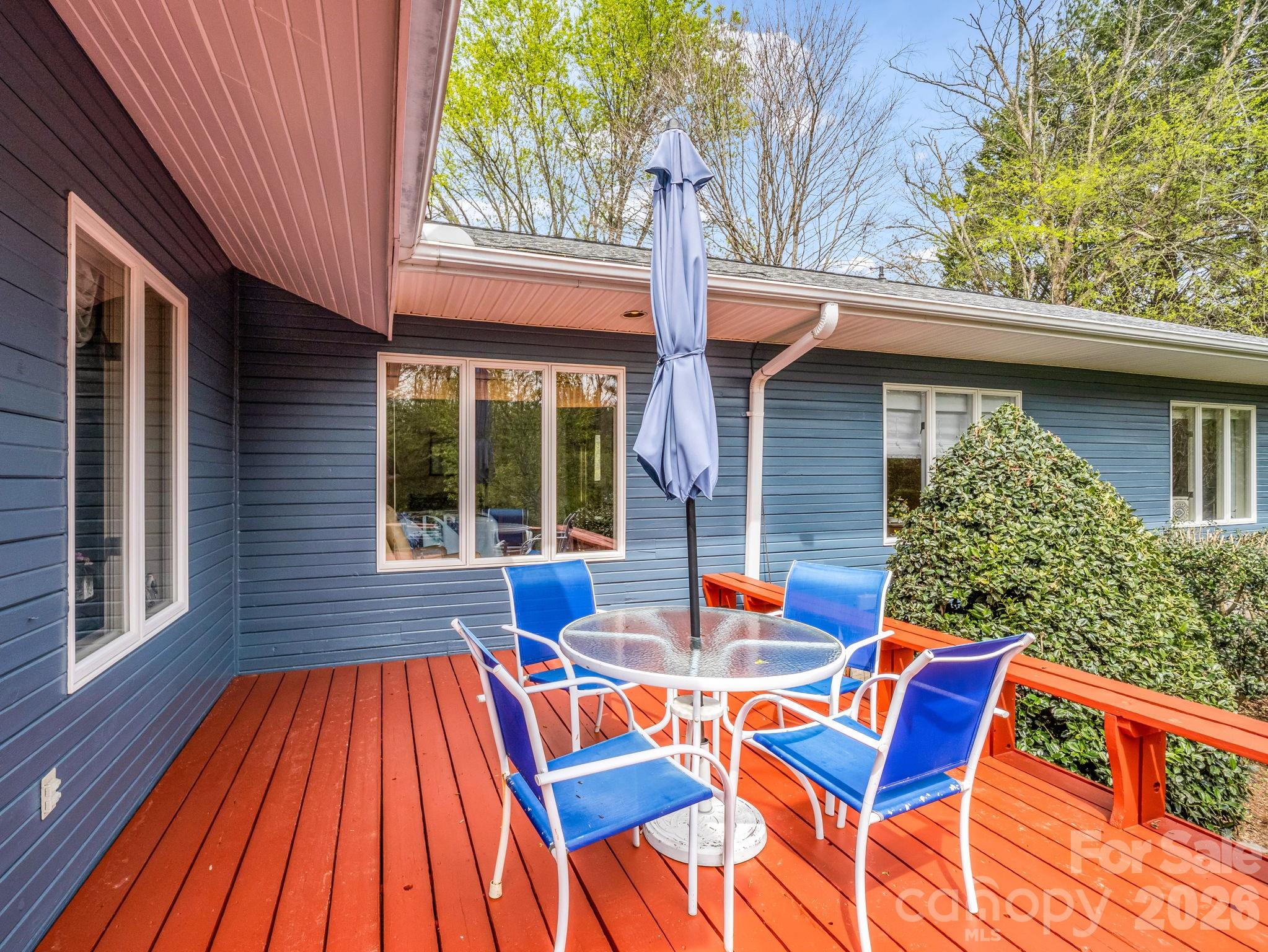 200 Conde Place — Hendersonville