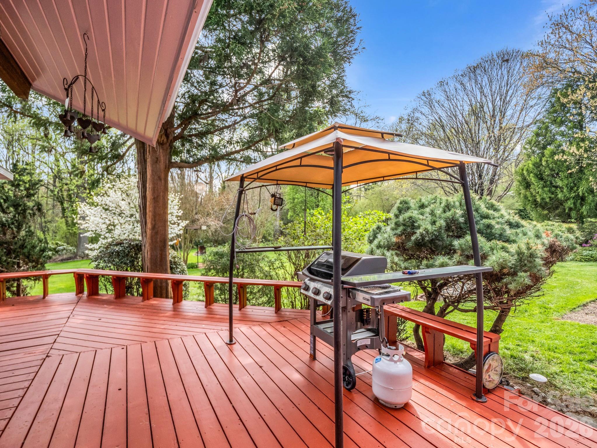 200 Conde Place — Hendersonville