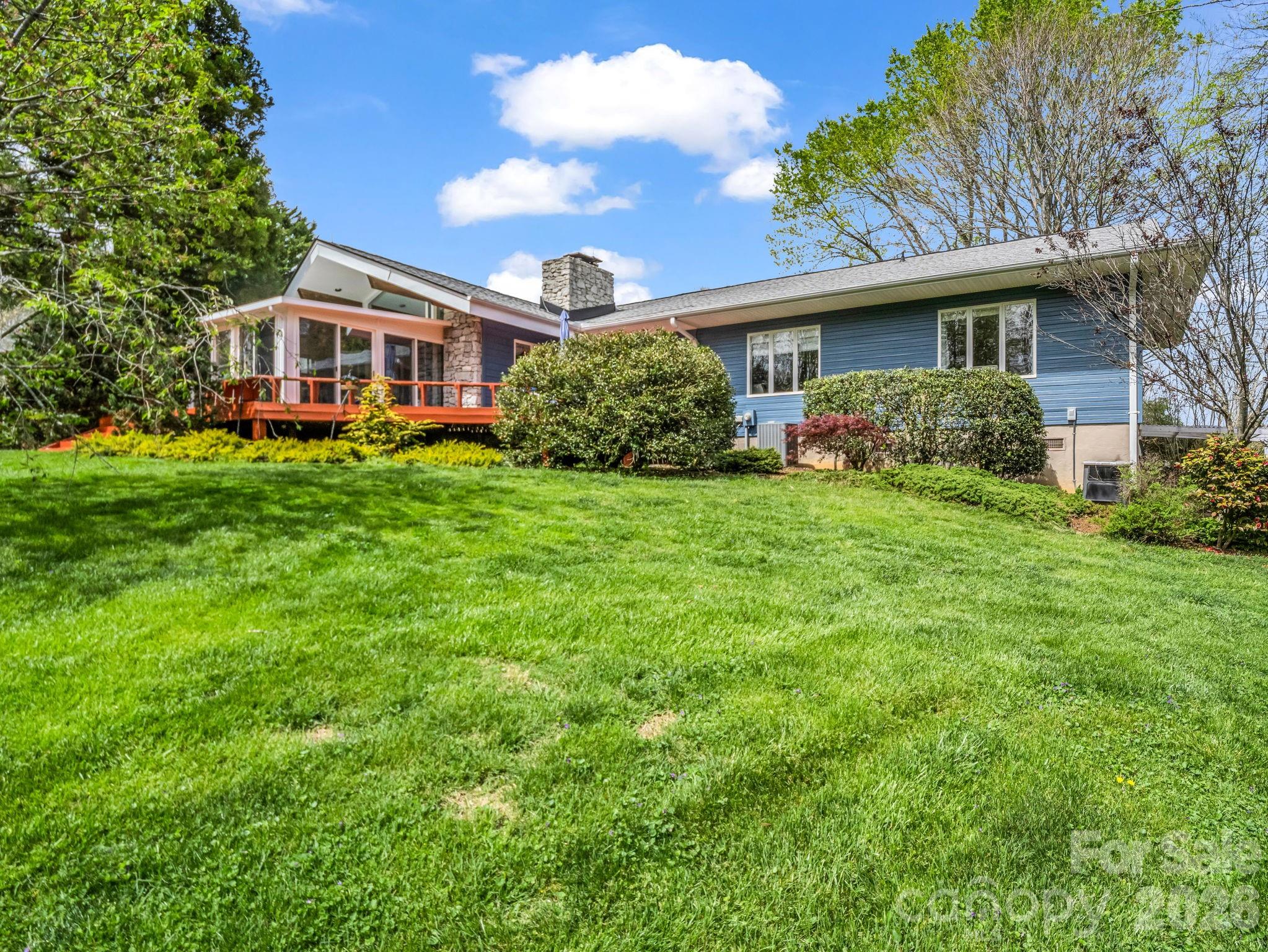 200 Conde Place — Hendersonville