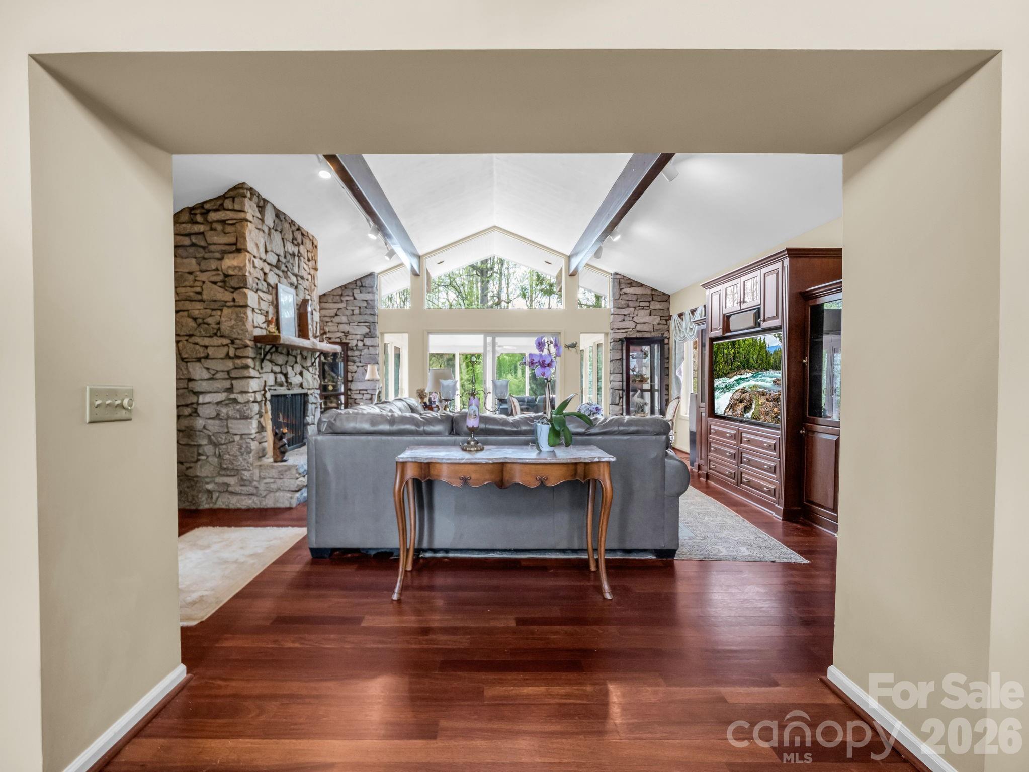 200 Conde Place — Hendersonville