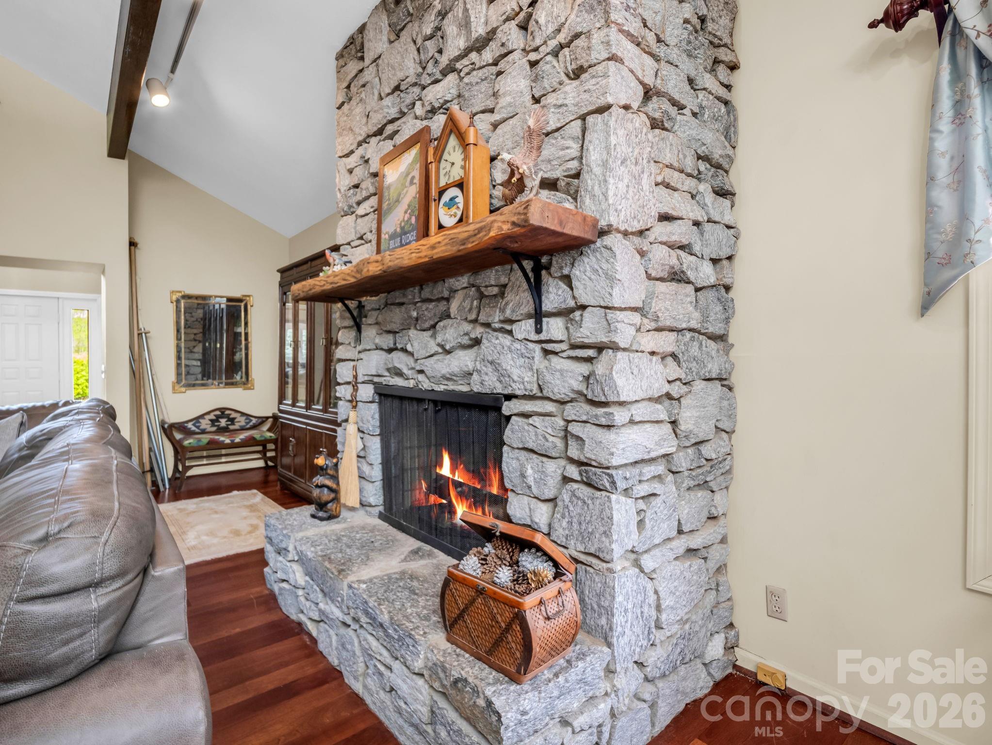 200 Conde Place — Hendersonville