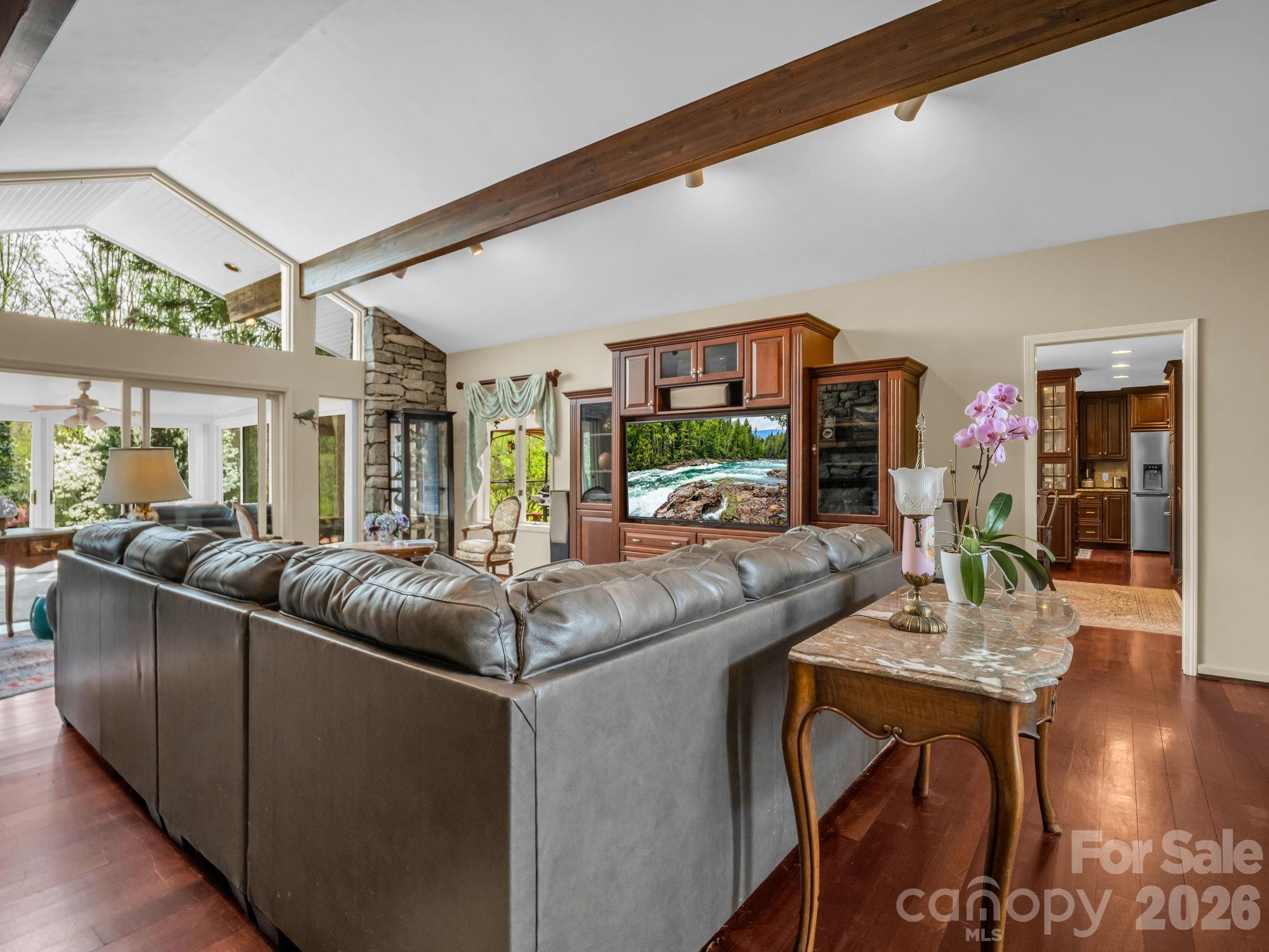 200 Conde Place — Hendersonville