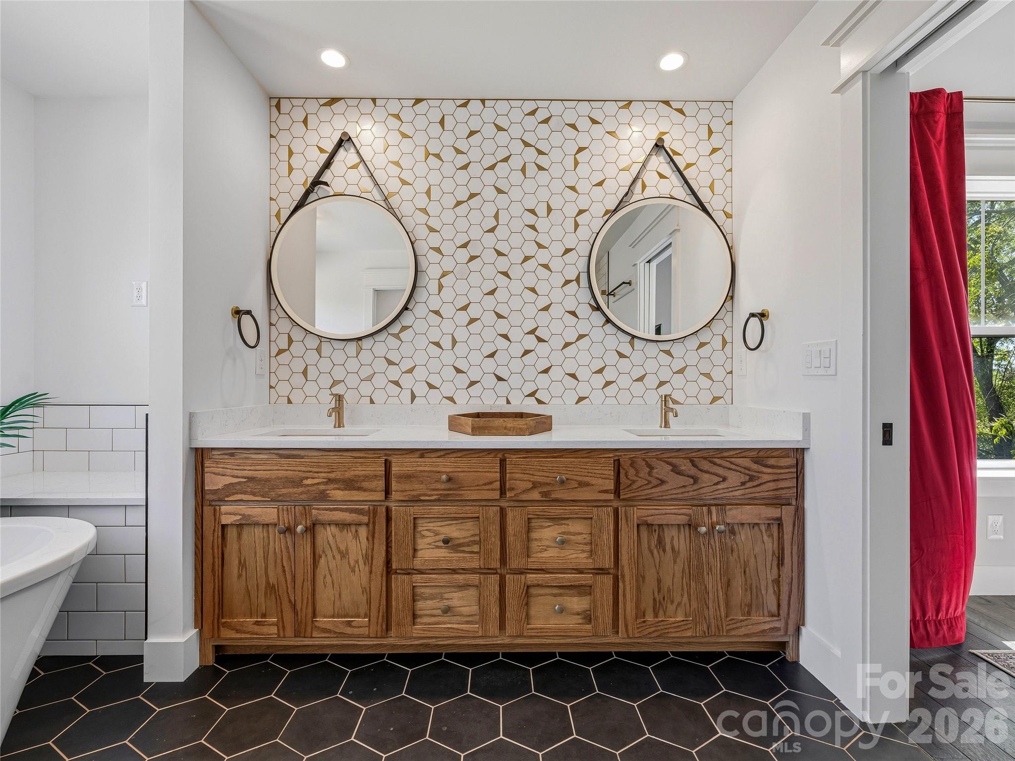 55 Acona Lane — Asheville