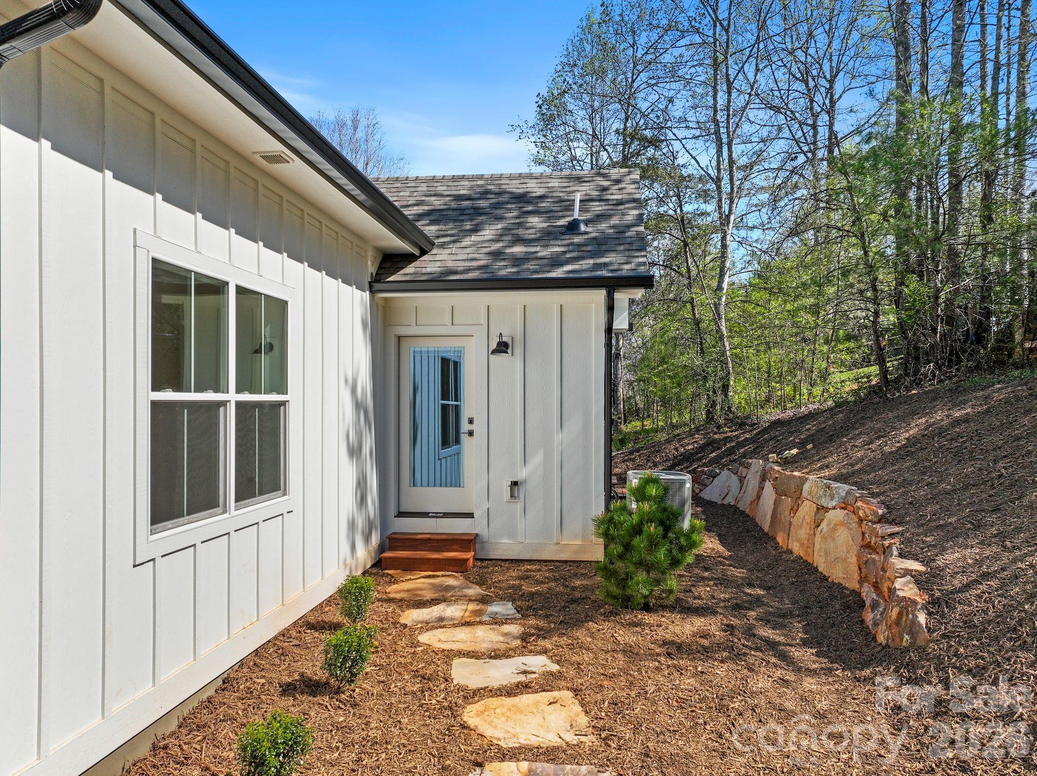 94 Spicewood Road — Weaverville