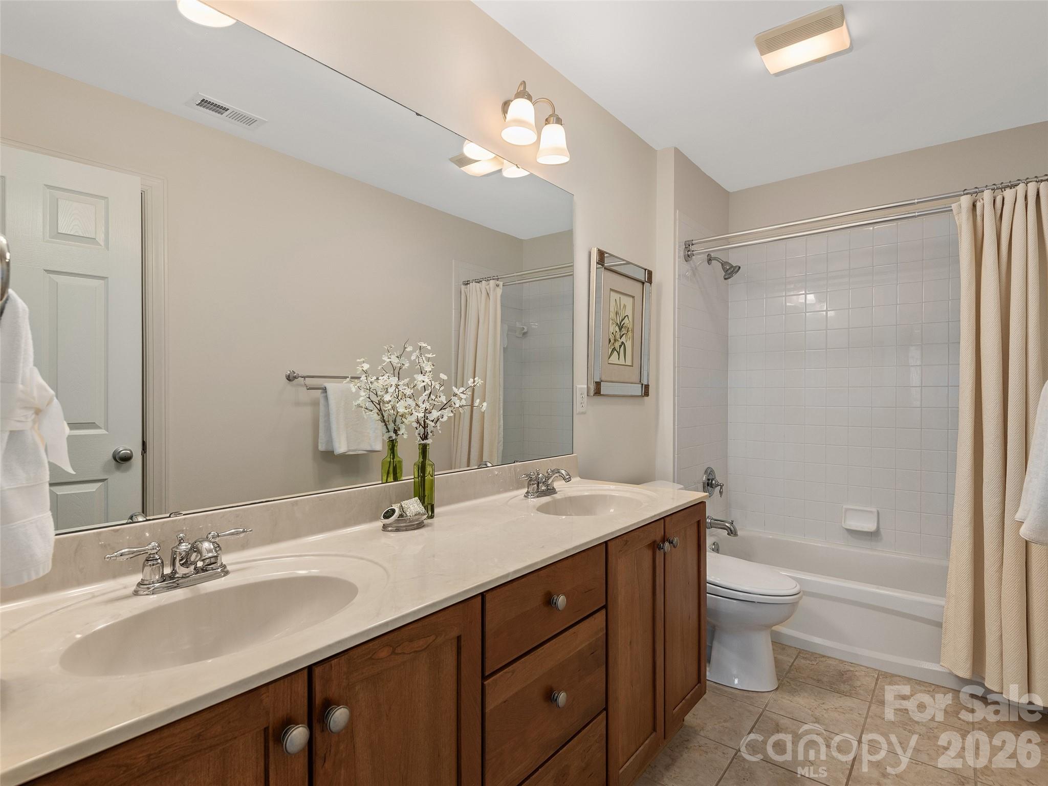1672 Olmsted Drive — Asheville