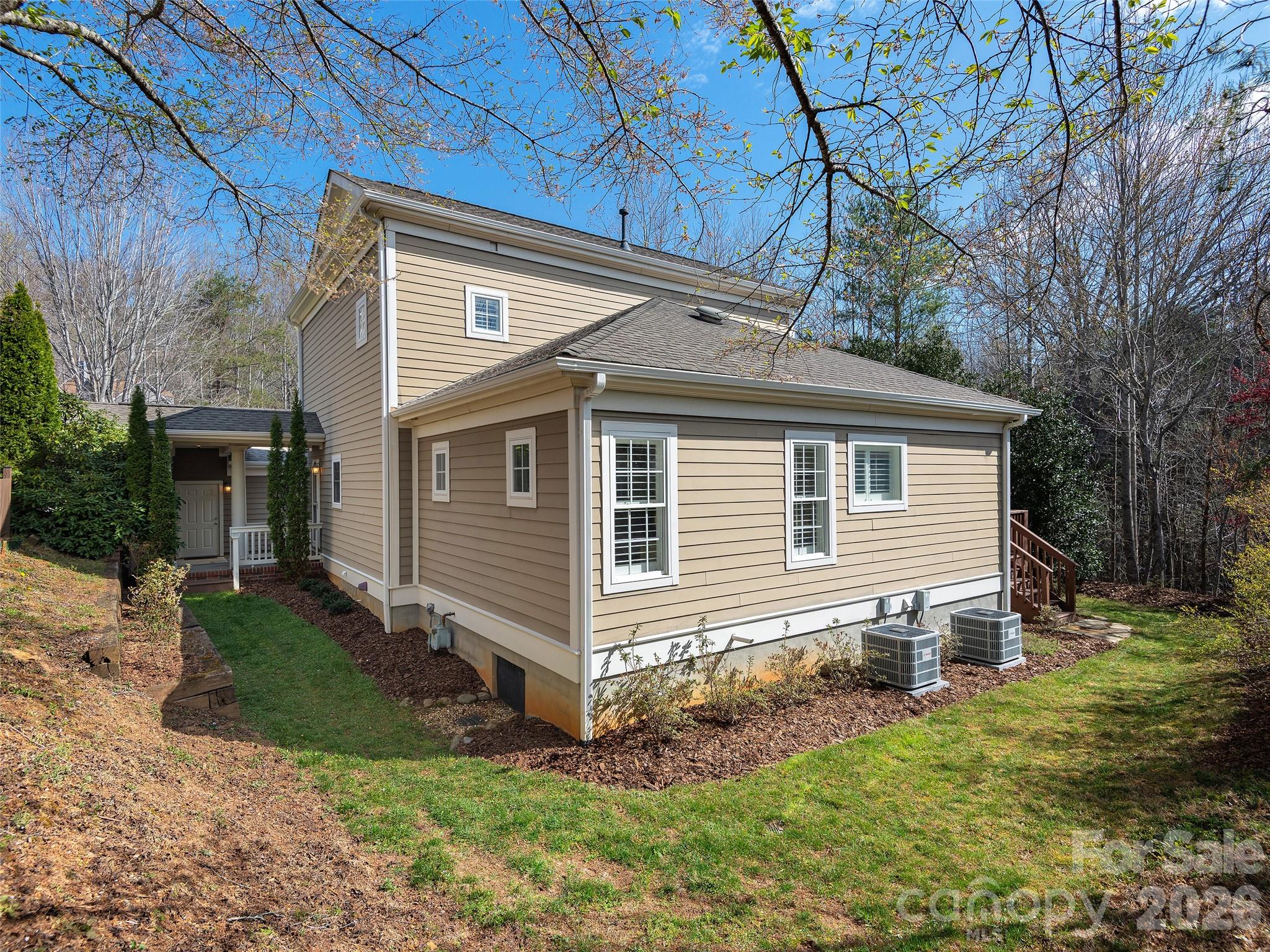 1672 Olmsted Drive — Asheville