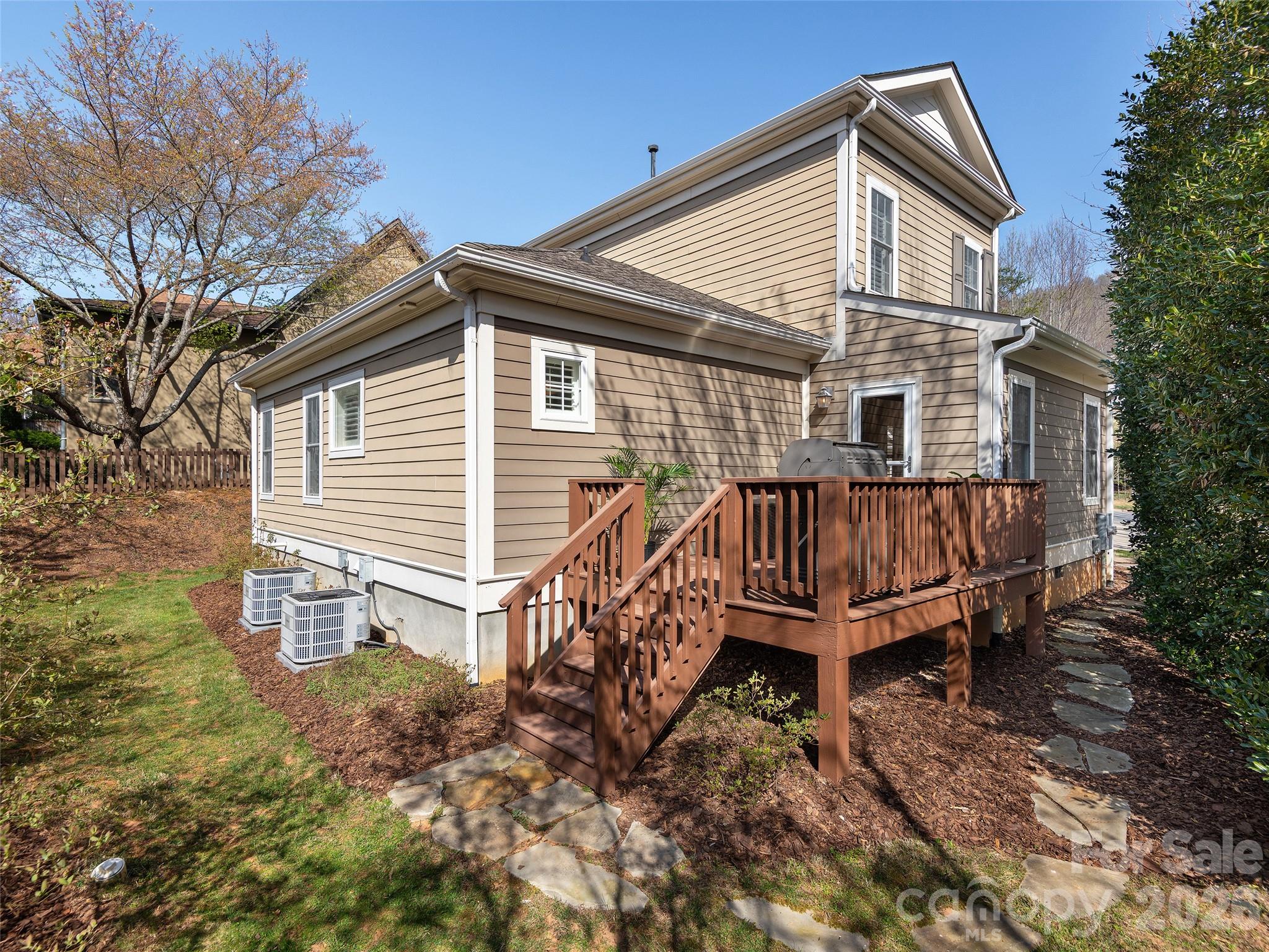1672 Olmsted Drive — Asheville