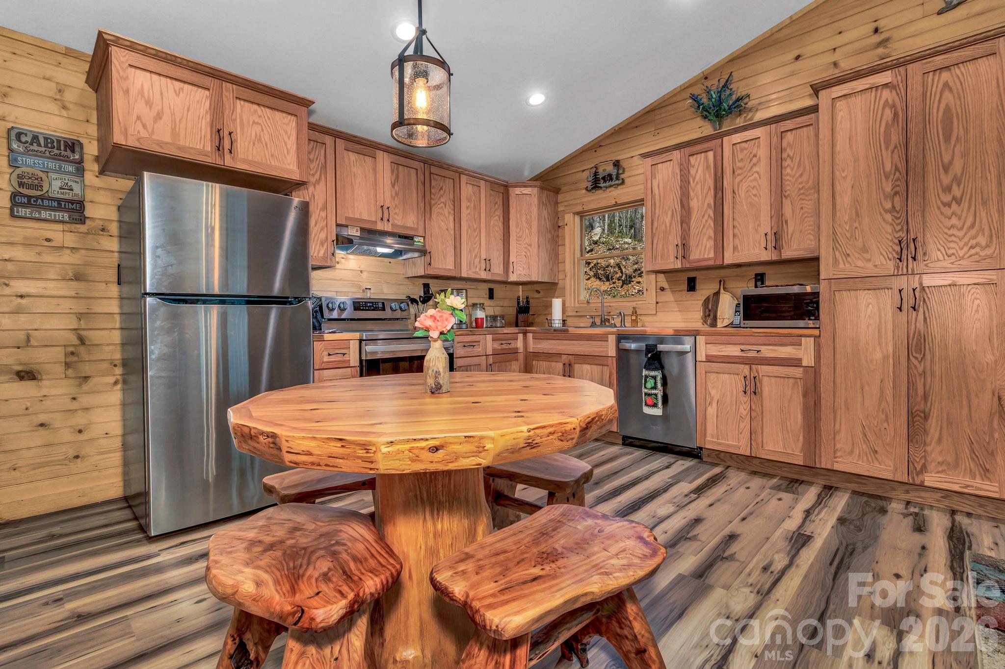 1100 Panther Branch Road — Canton