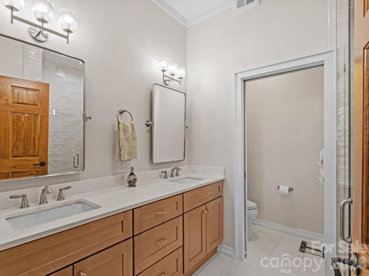 45 Creekside Way #I/301 — Burnsville