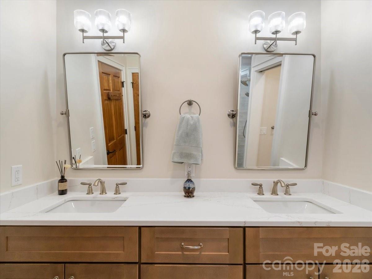 45 Creekside Way #I/301 — Burnsville