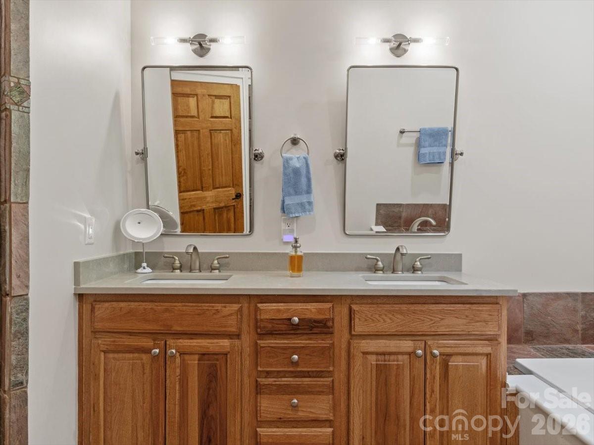 45 Creekside Way #I/301 — Burnsville