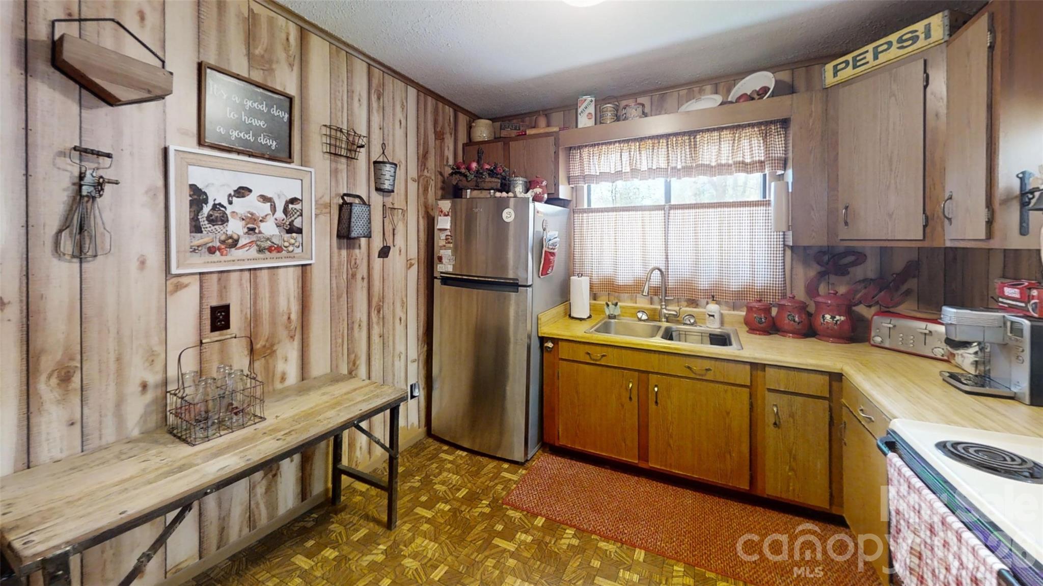 321 Doris Lisa View Drive — Hendersonville