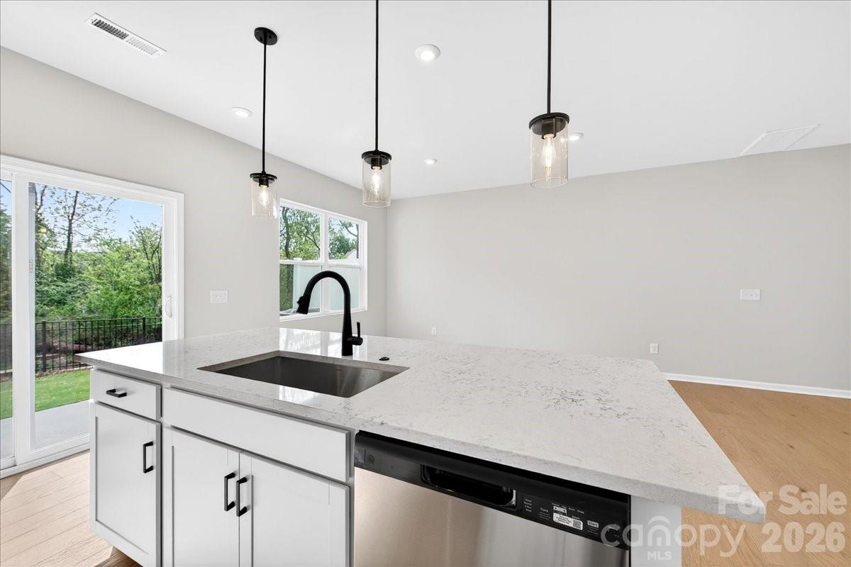 6053 Longar Lane — Charlotte