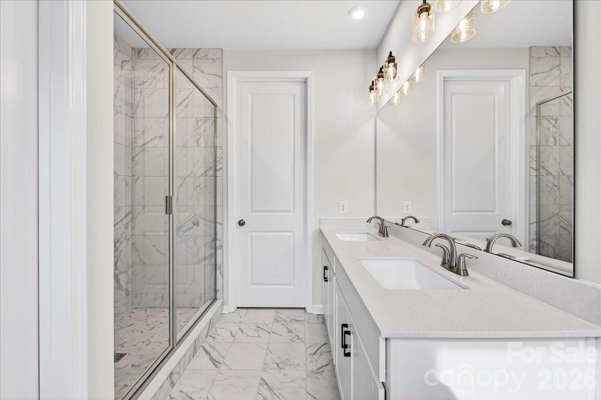 6053 Longar Lane — Charlotte