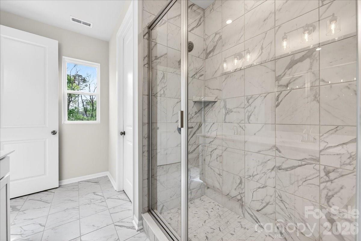 6053 Longar Lane — Charlotte