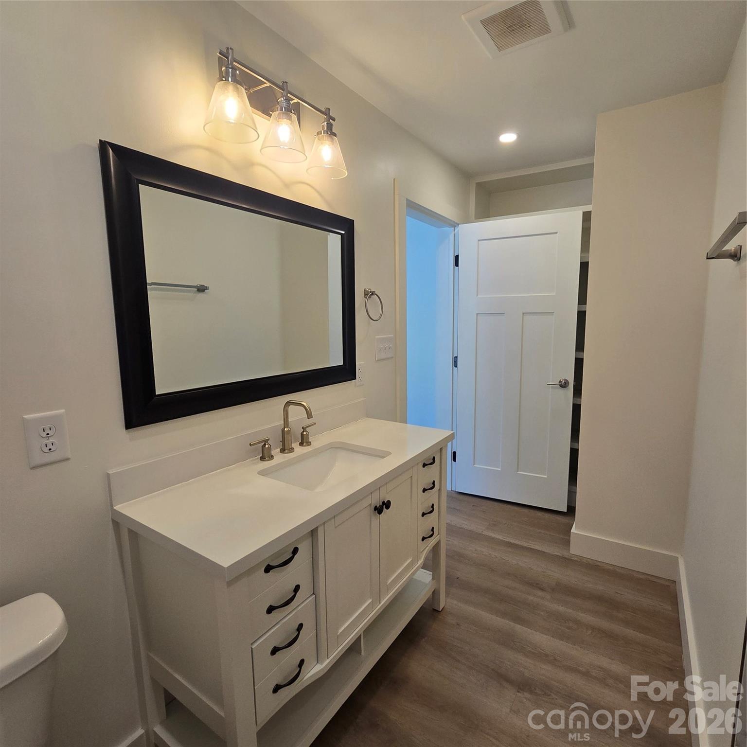 421 Kingfield Drive SW — Concord