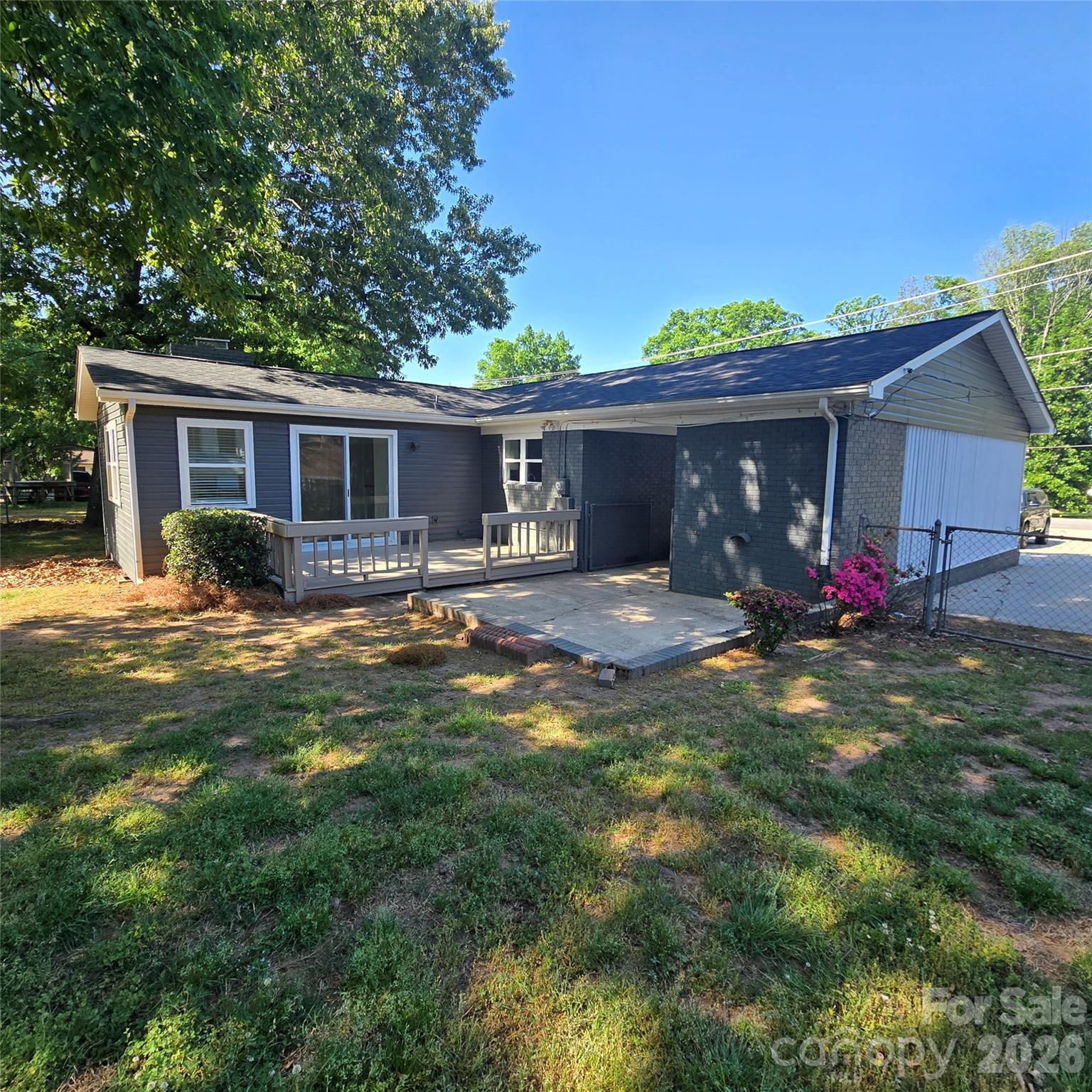 421 Kingfield Drive SW — Concord
