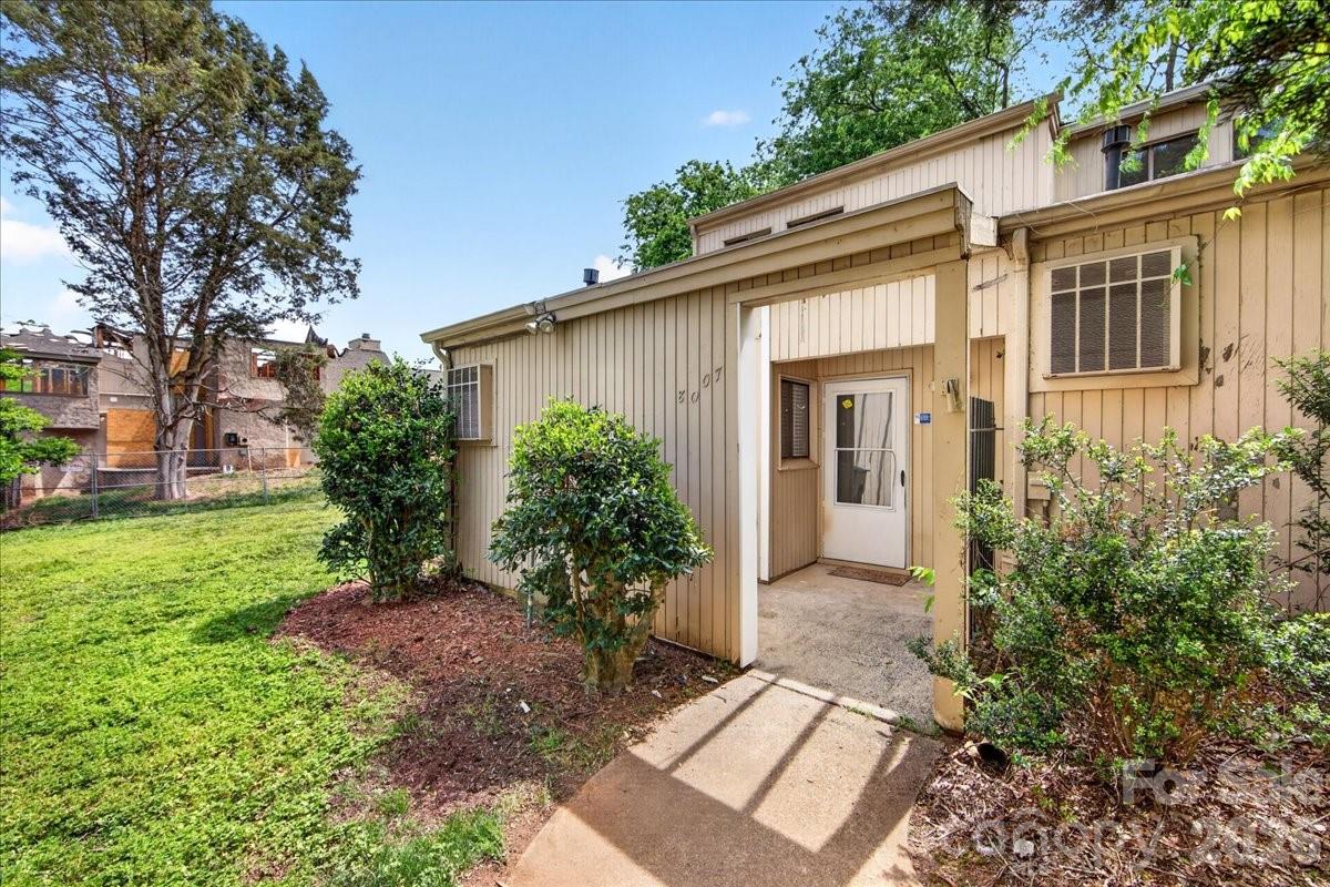 8007 Horse Chestnut Lane — Charlotte