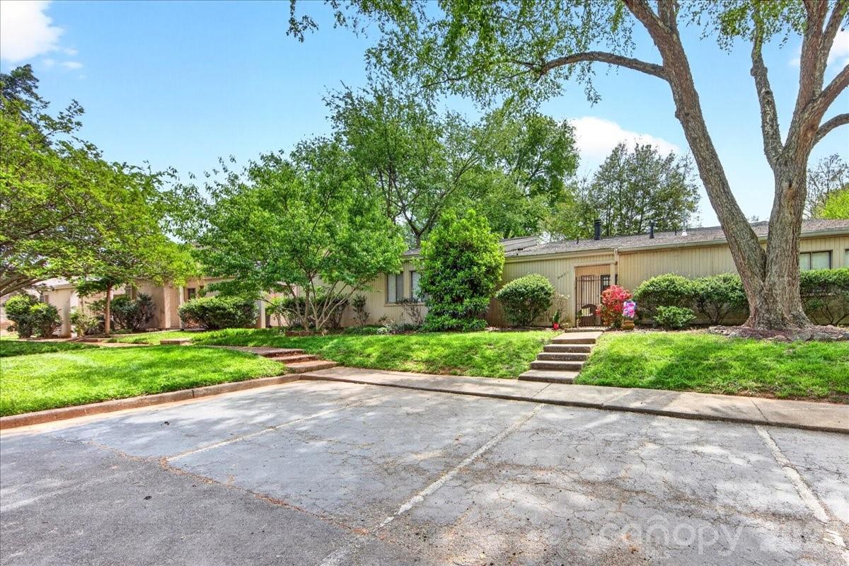 8007 Horse Chestnut Lane — Charlotte