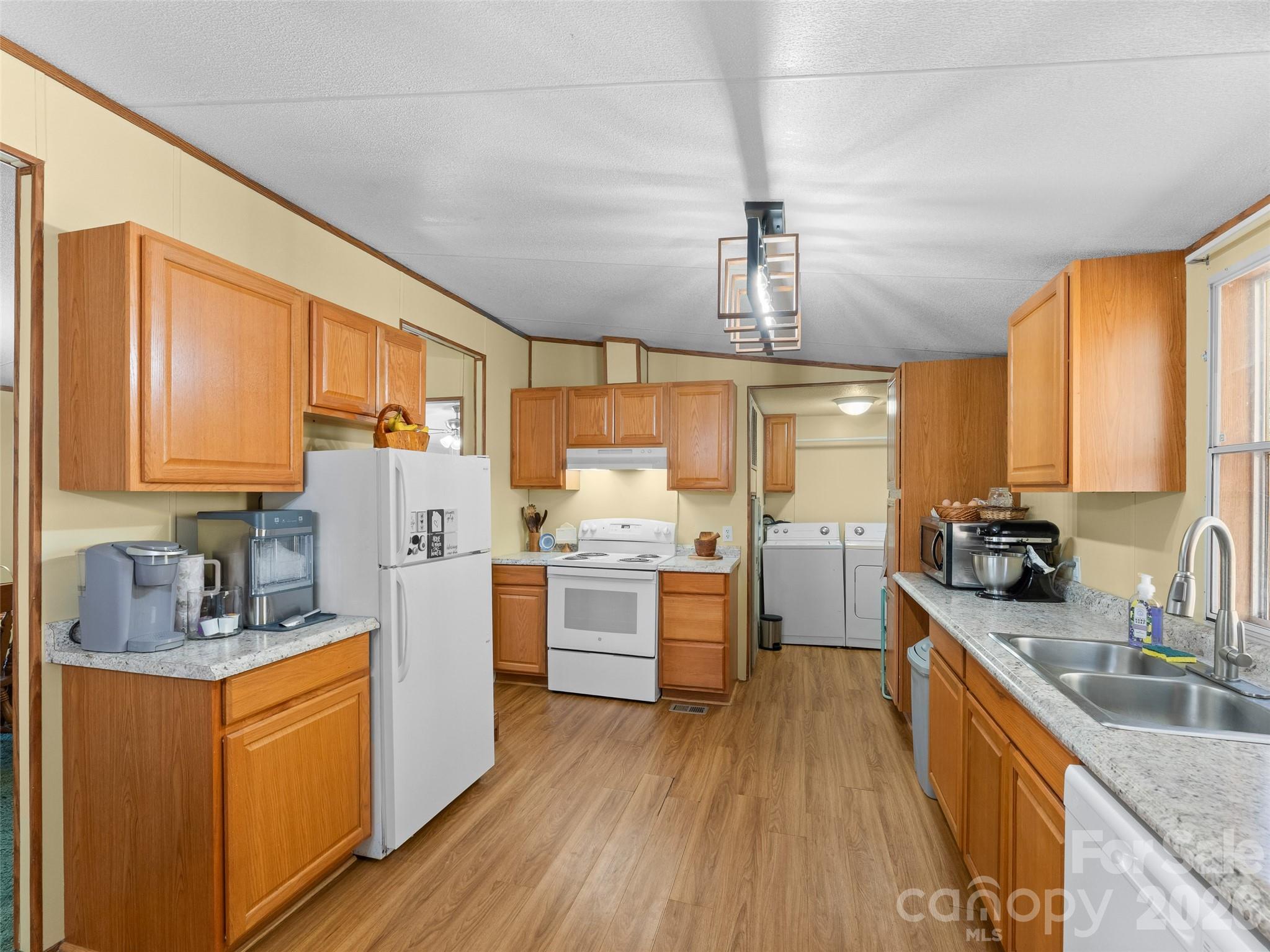 301 Matthew Lane — Canton