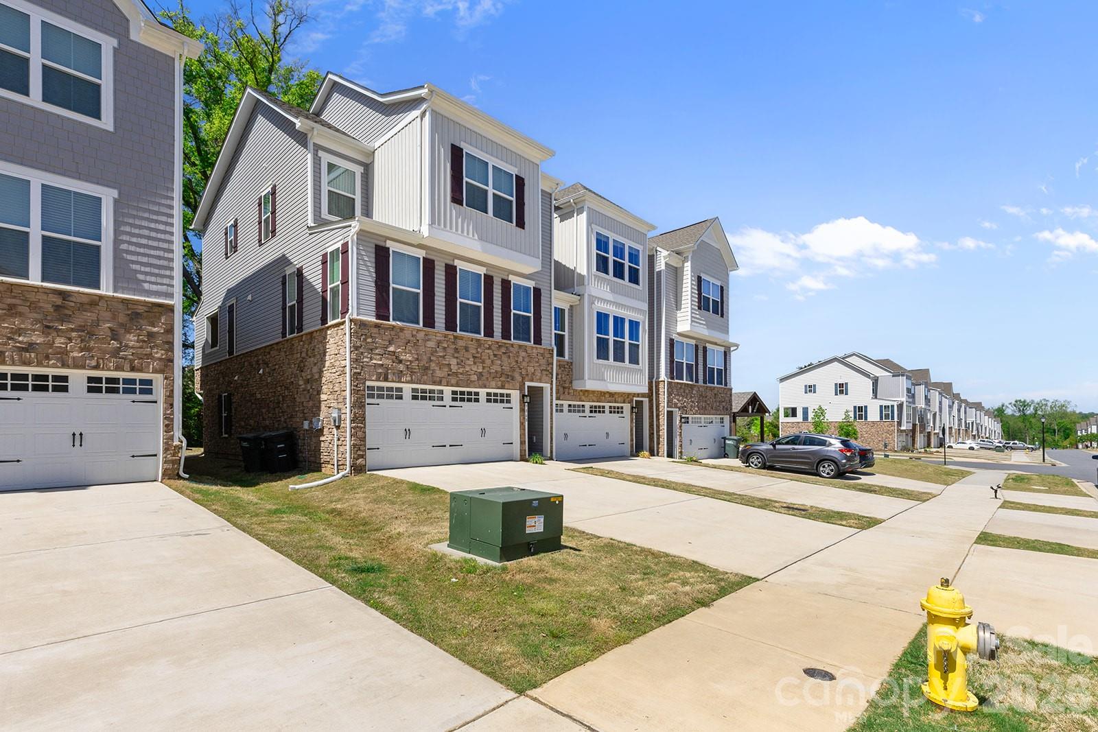 9866 Oaklawn Boulevard NW — Huntersville