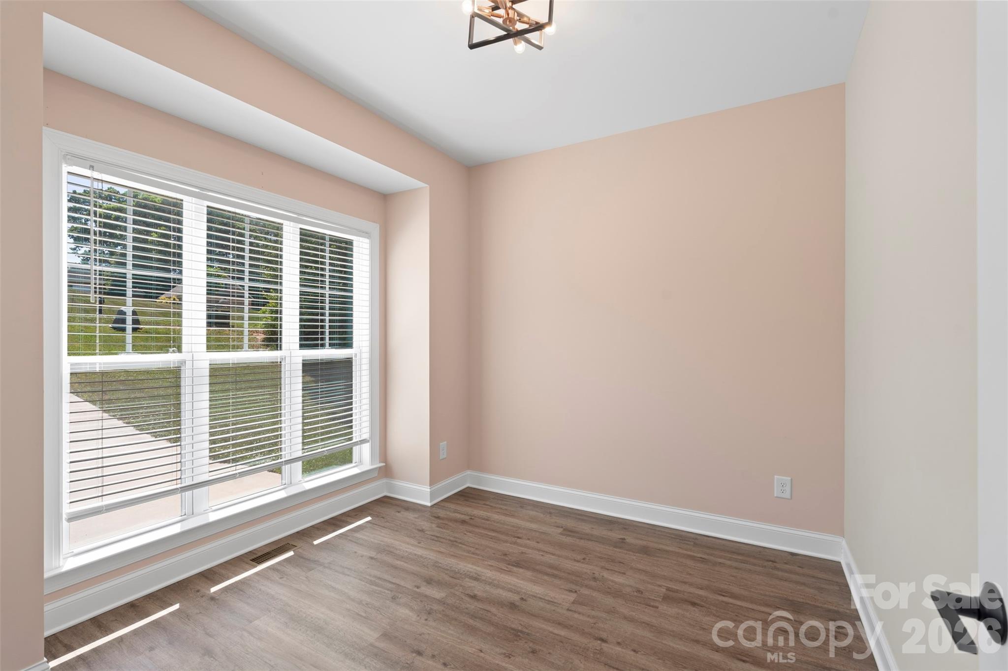 1607 Freemont Drive — Alexis