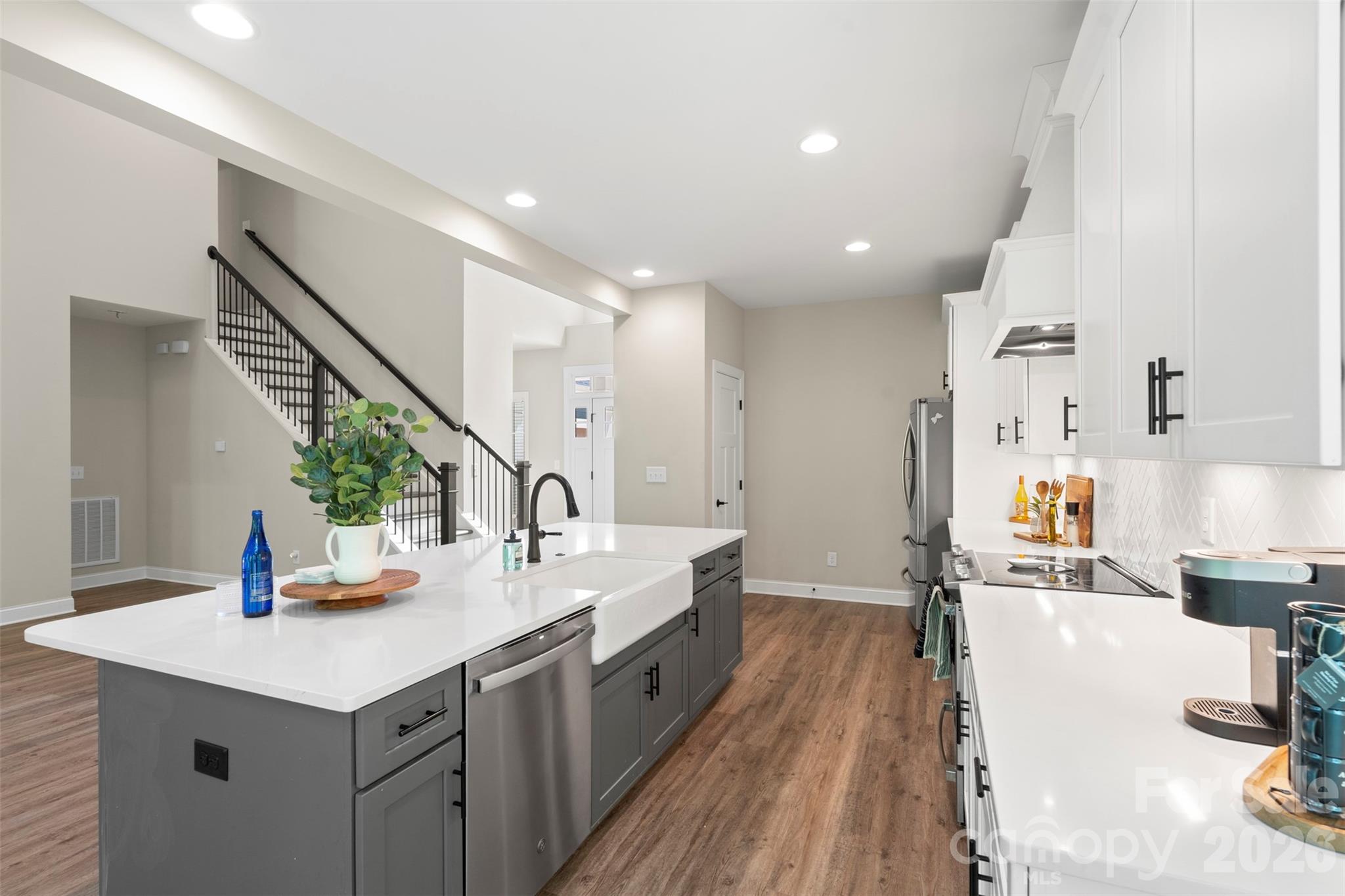 1607 Freemont Drive — Alexis