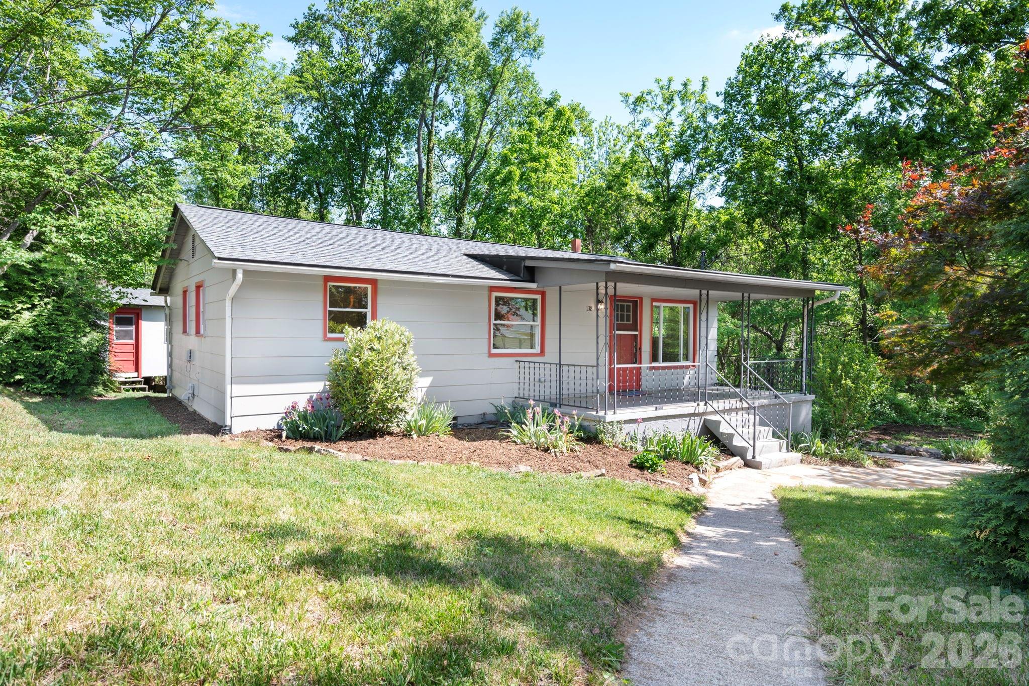 138 Brooklyn Road — Asheville