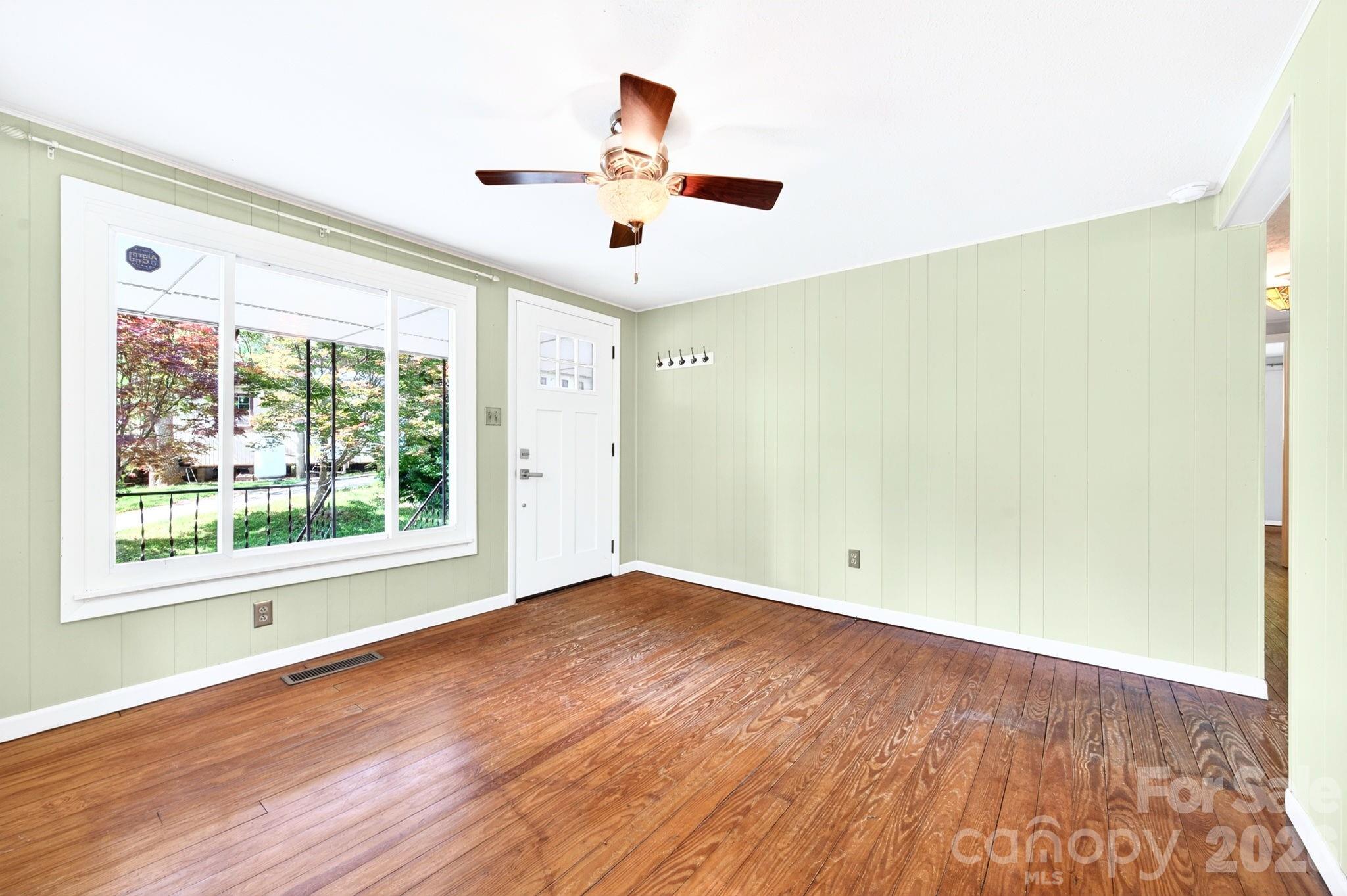 138 Brooklyn Road — Asheville