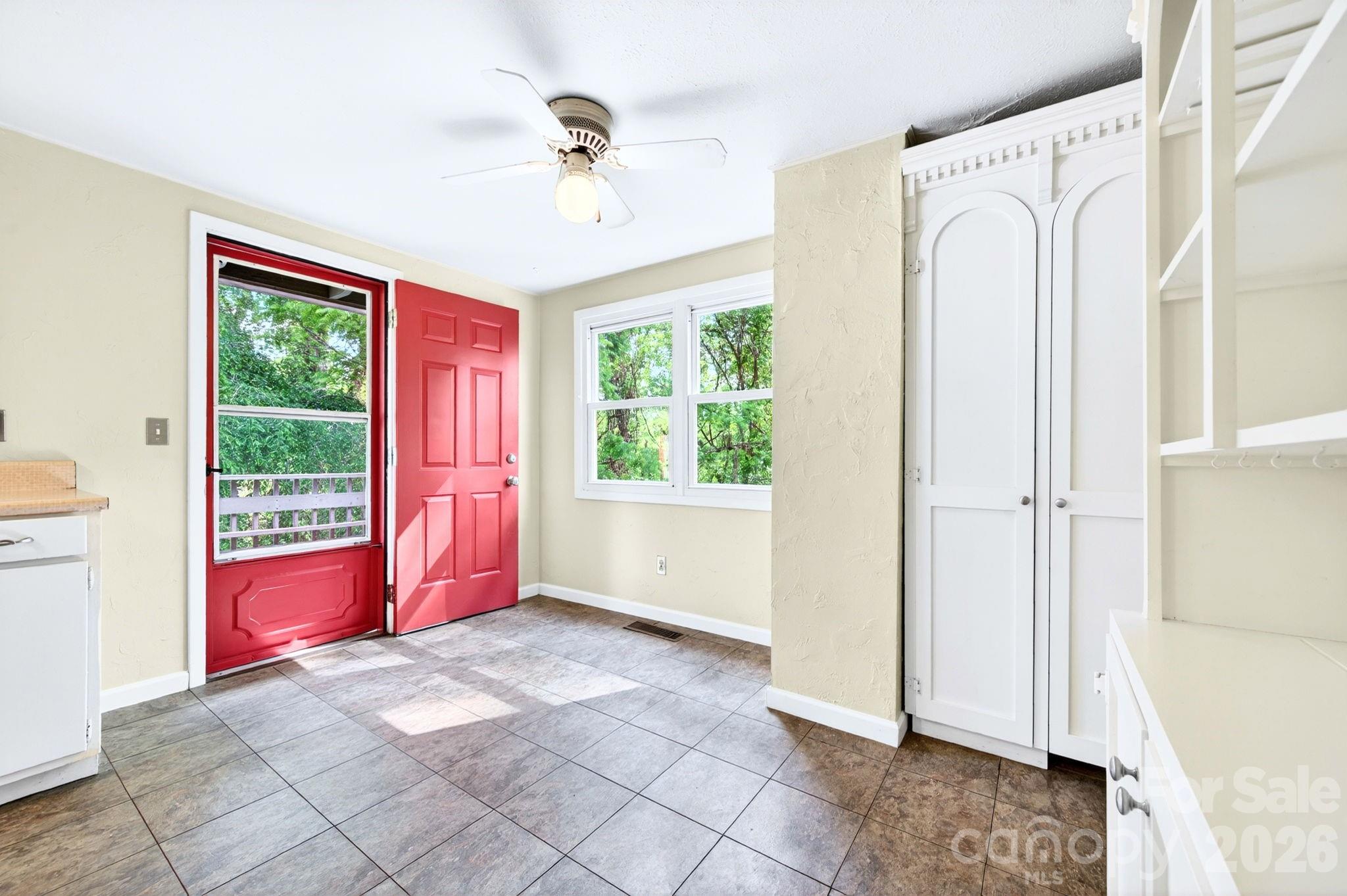 138 Brooklyn Road — Asheville
