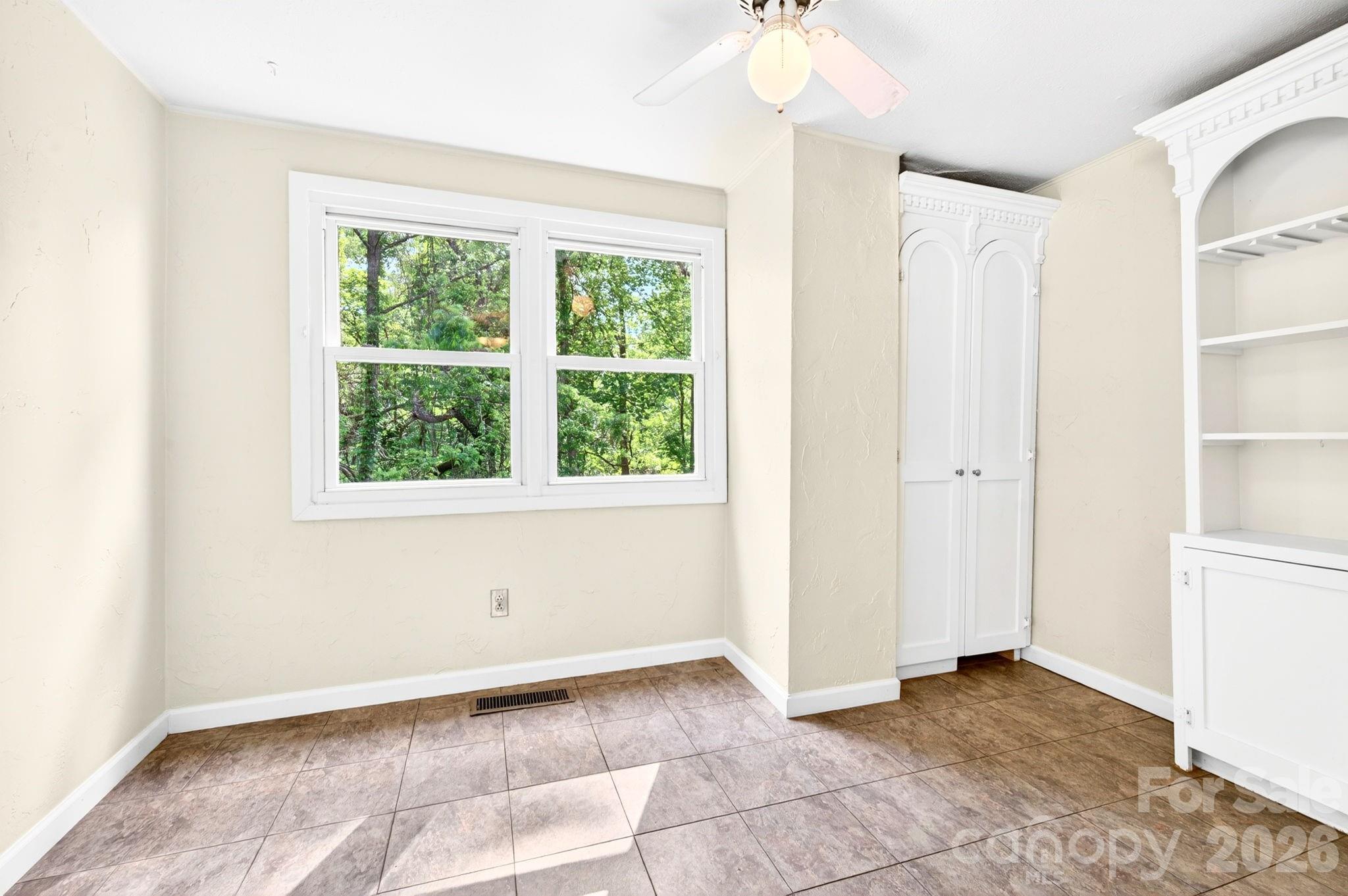 138 Brooklyn Road — Asheville